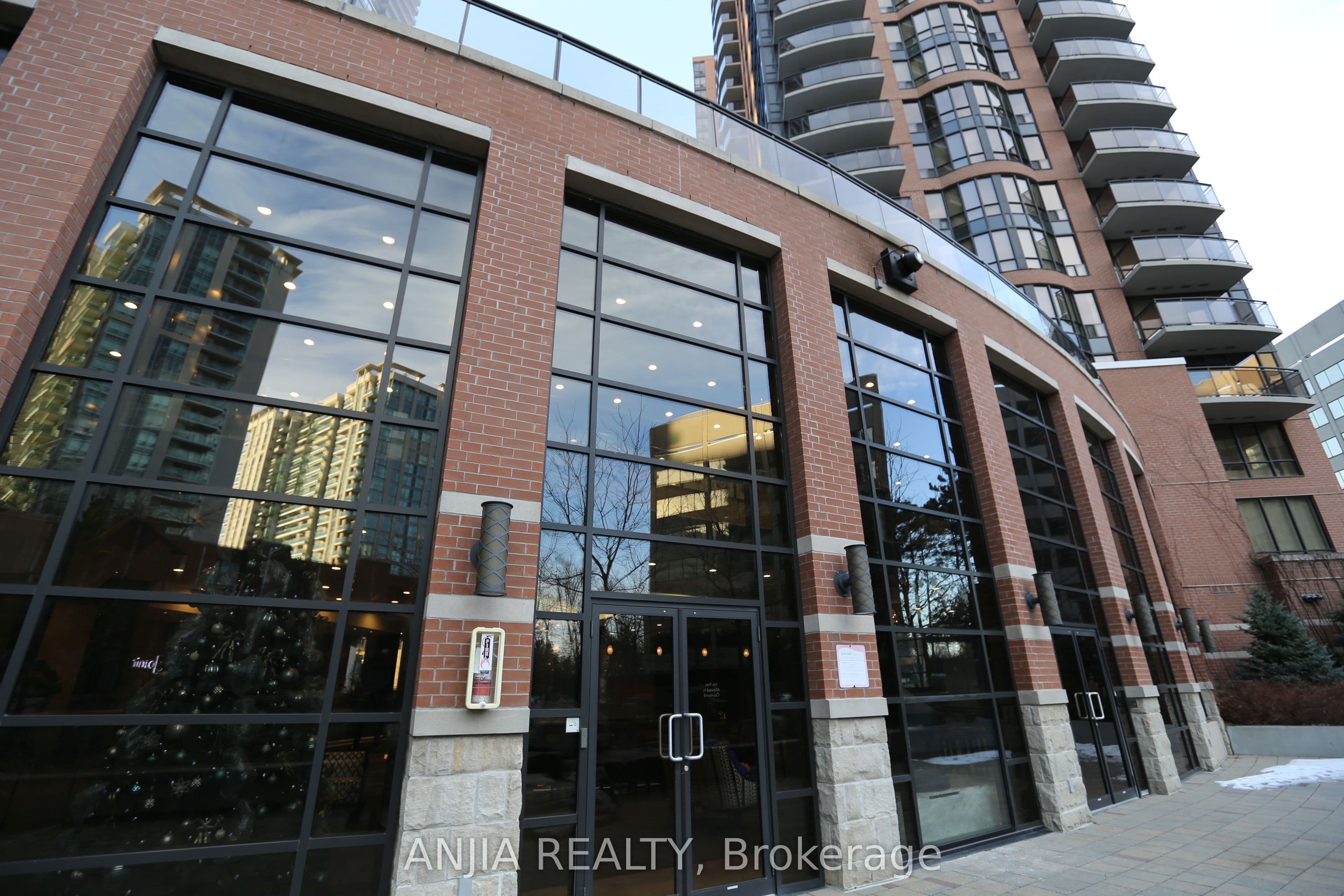 33 Sheppard Avenue E, Toronto, ON M2N 7K1