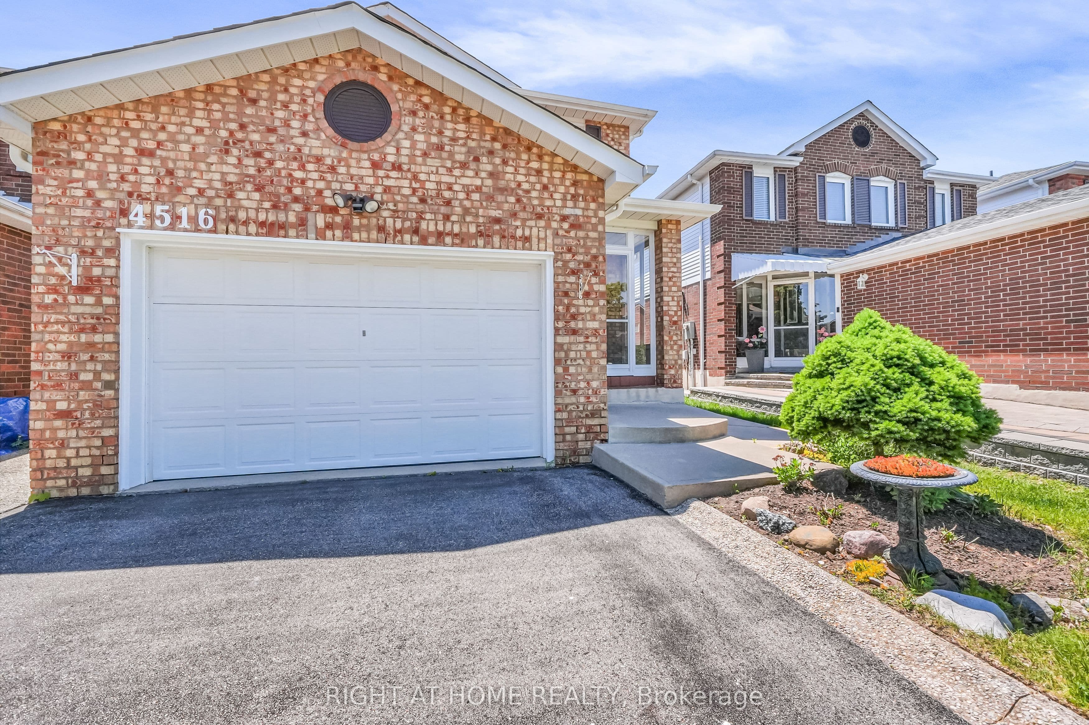 4516 Donegal Drive, Mississauga, ON L5M 4G9