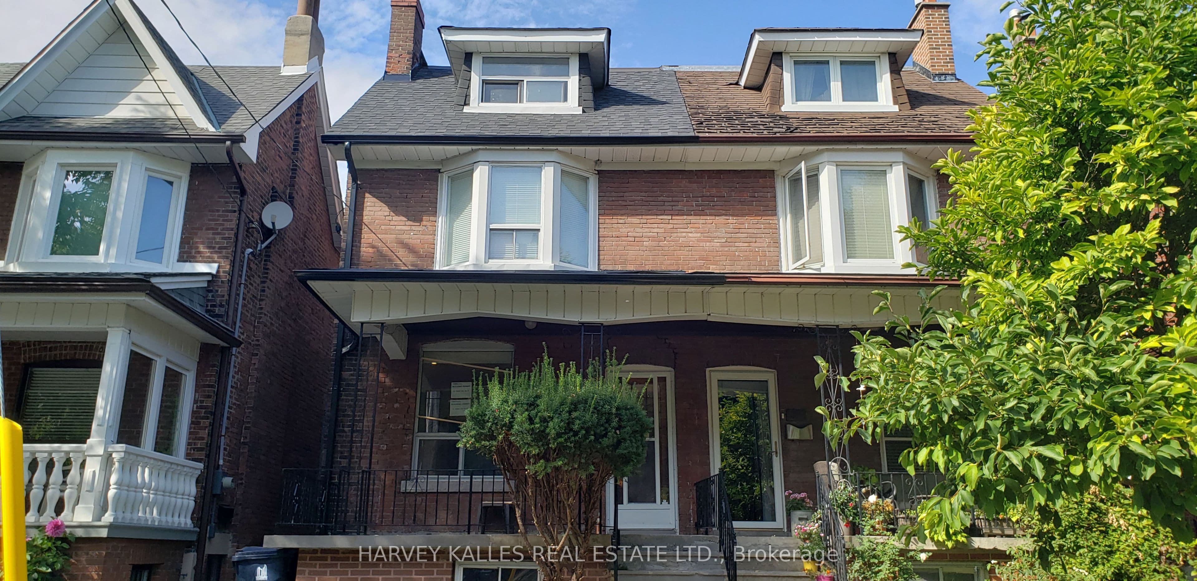 226 Ashworth Avenue Upper, Toronto, ON M6G 2A7