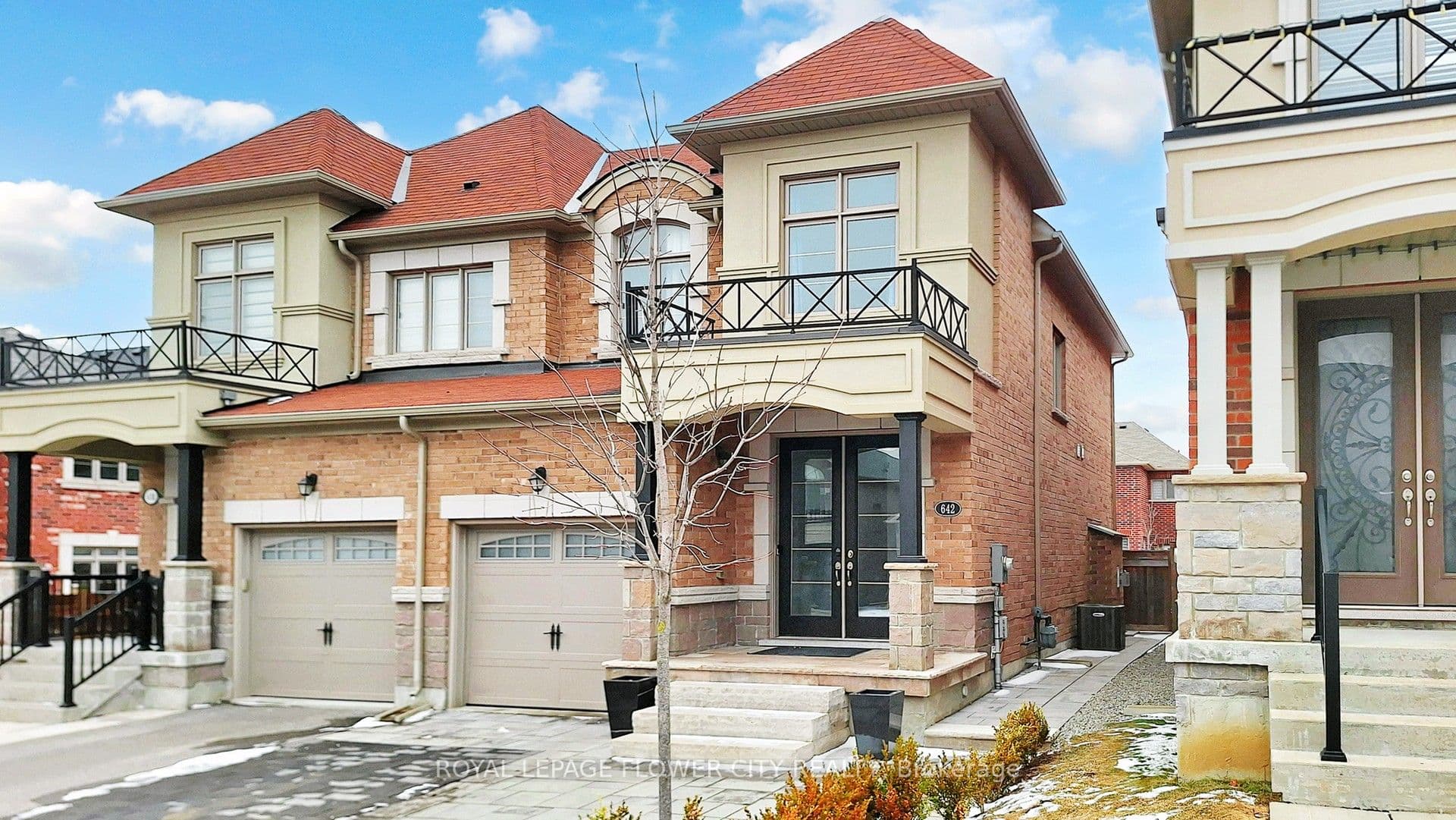 642 Sweetwater Crescent, Newmarket, ON L3X 0H5