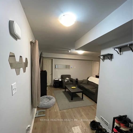 252 Penetanguishene Road 8, Barrie, ON L4M 7C2