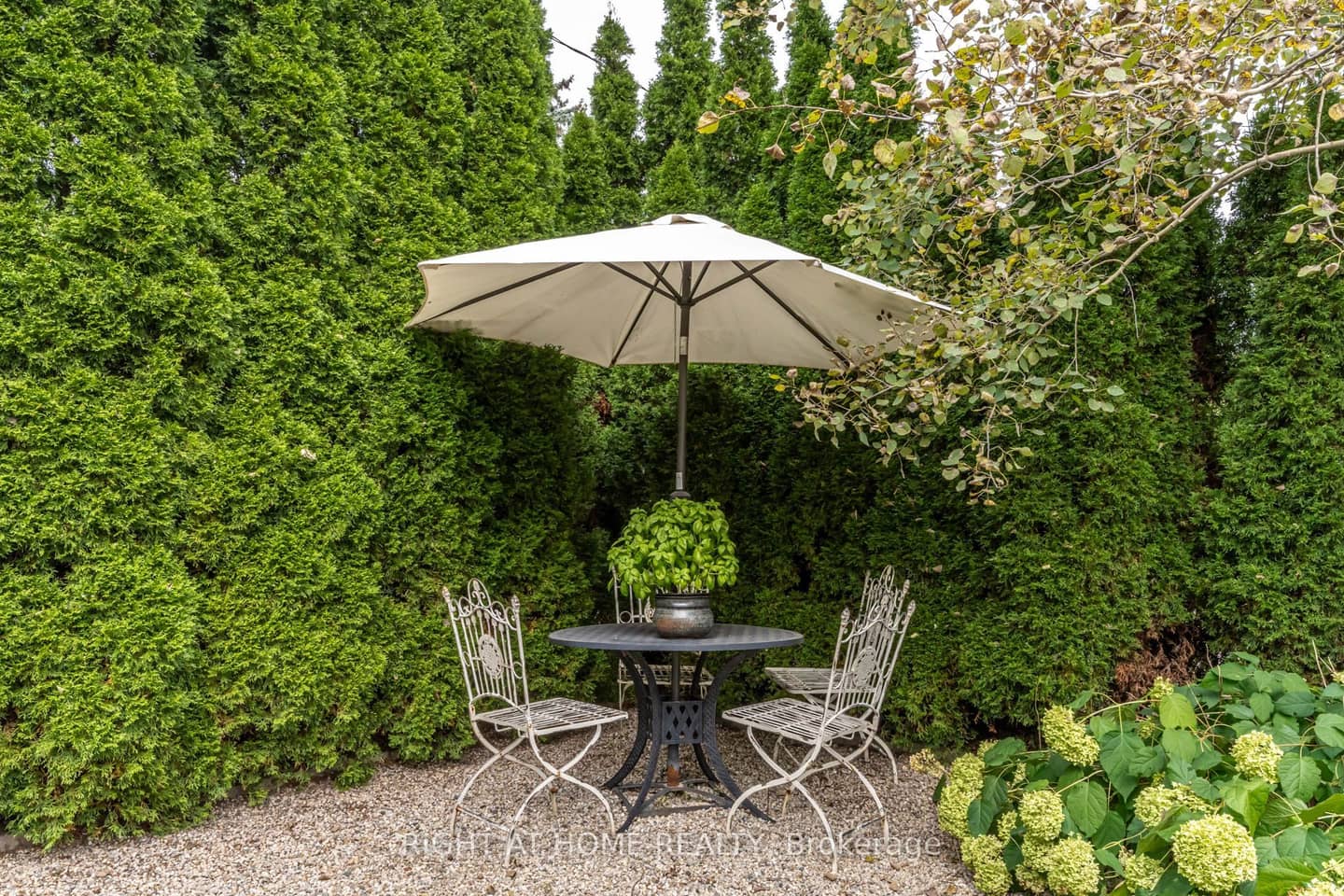 1627 Rometown Drive, Mississauga, ON L5E 2V4