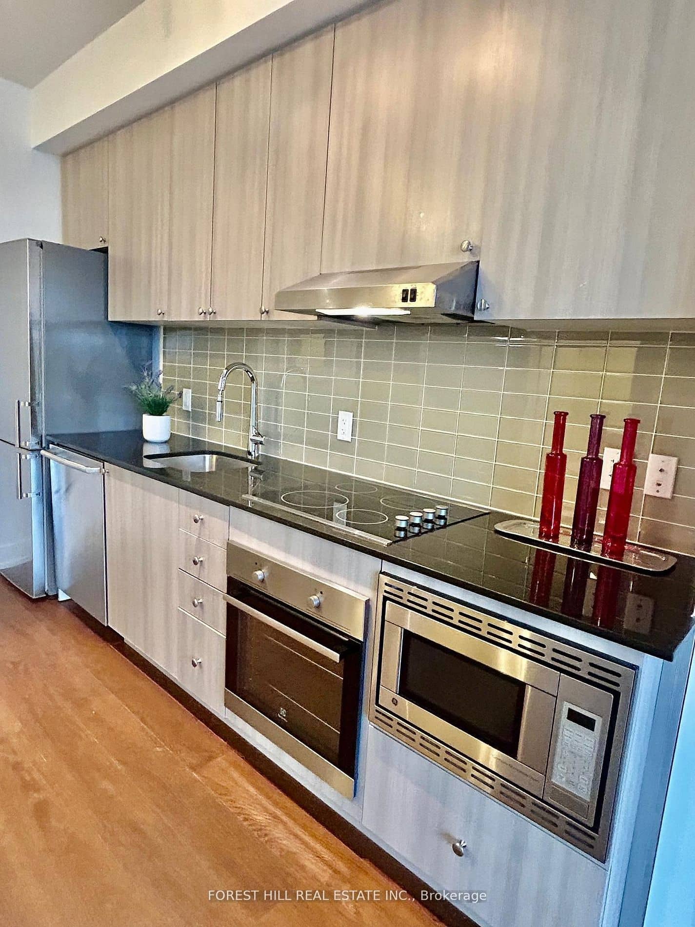 7 Kenaston Garden 716, Toronto, ON M2K 1G7