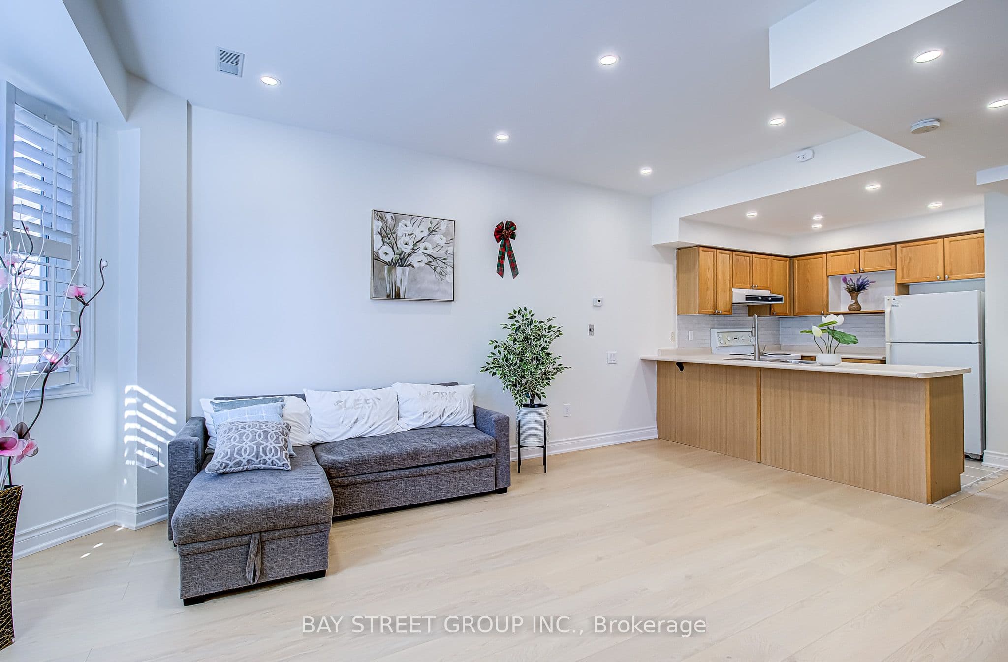 760 Lawrence Avenue SW 87, Toronto, ON M6A 3E7