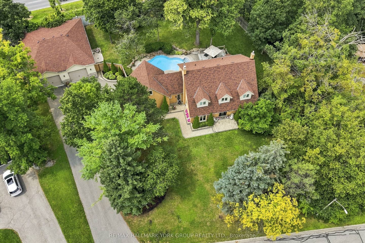 111 Whispering Pine Trail, Aurora, ON L4G 4X8