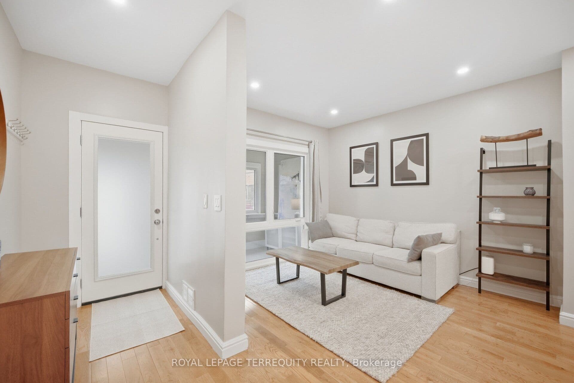 350 Lumsden Avenue, Toronto, ON M4C 2L3