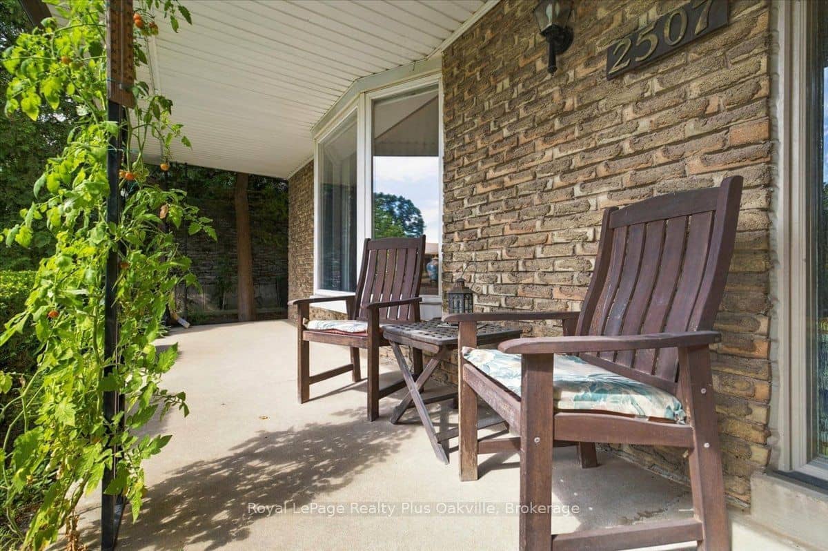 2507 Woburn Crescent, Oakville, ON L6L 5E8