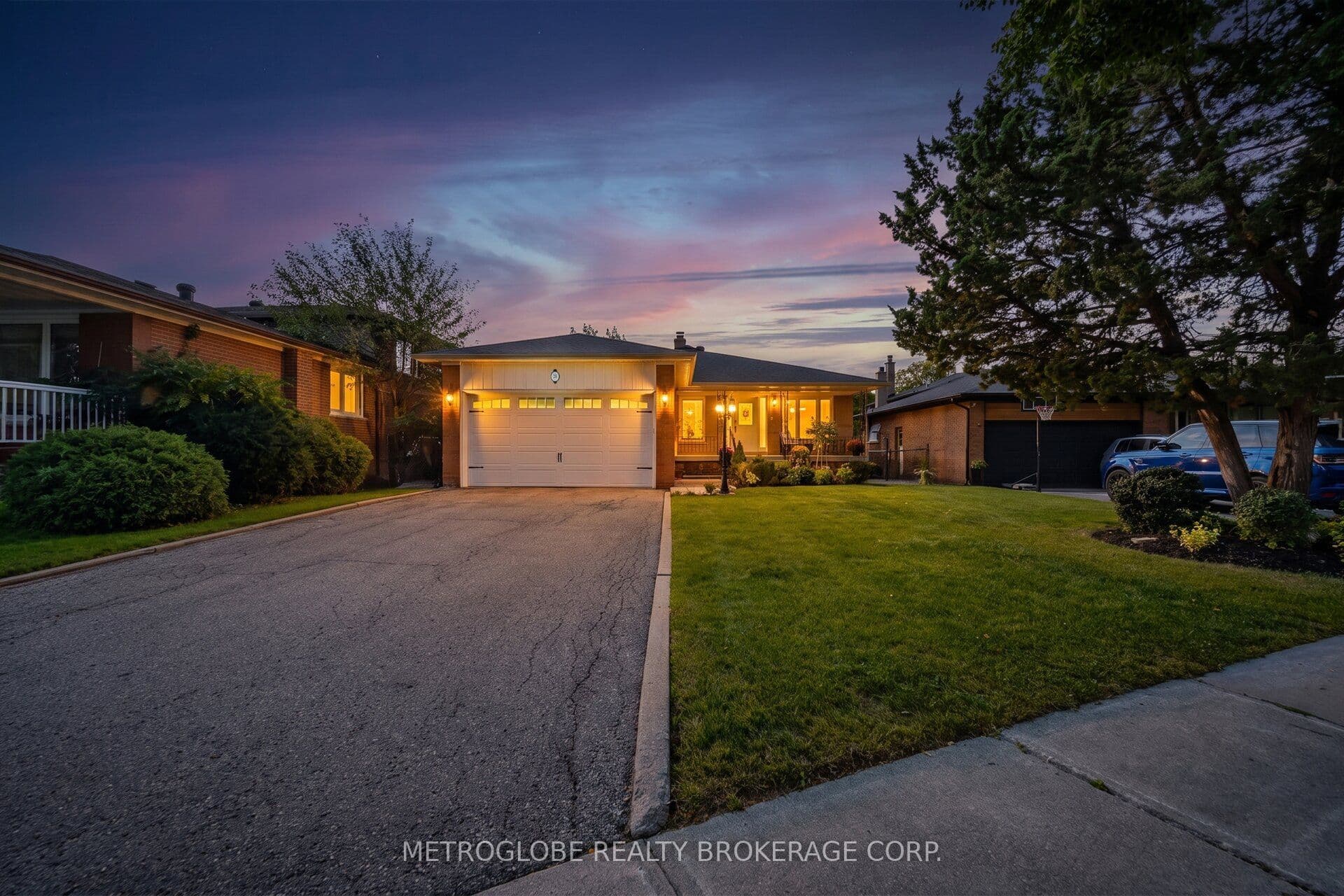 28 Eldorado Court, Toronto, ON M3J 1X1