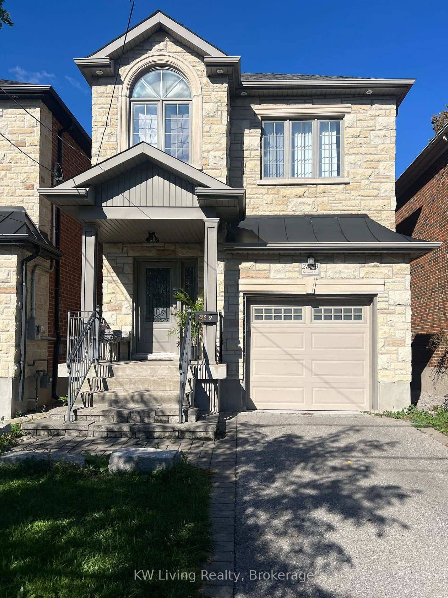 282B Aylesworth Avenue, Toronto, ON M1N 2K2