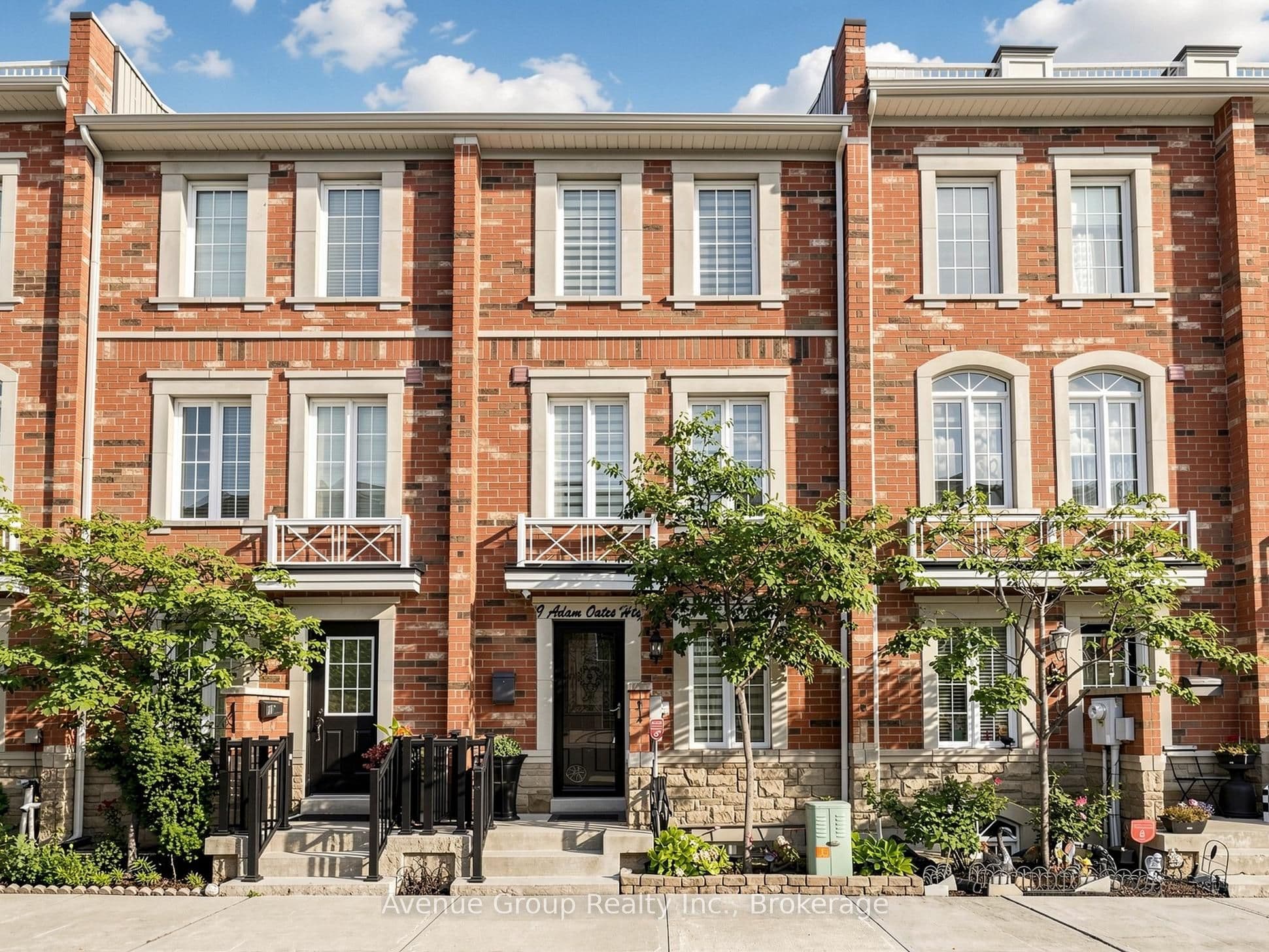 9 Adam Oates Heights, Toronto, ON M3L 0G2