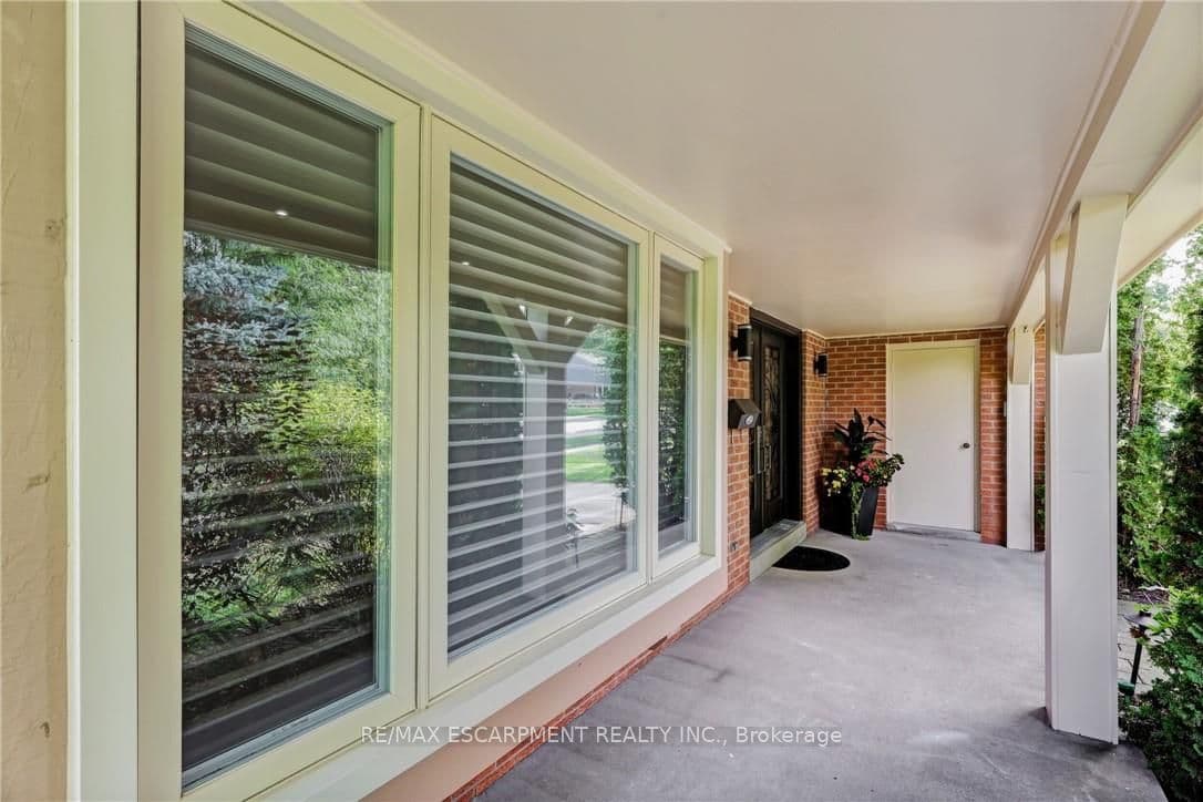 2284 Mansfield Drive, Burlington, ON L7P 3J4