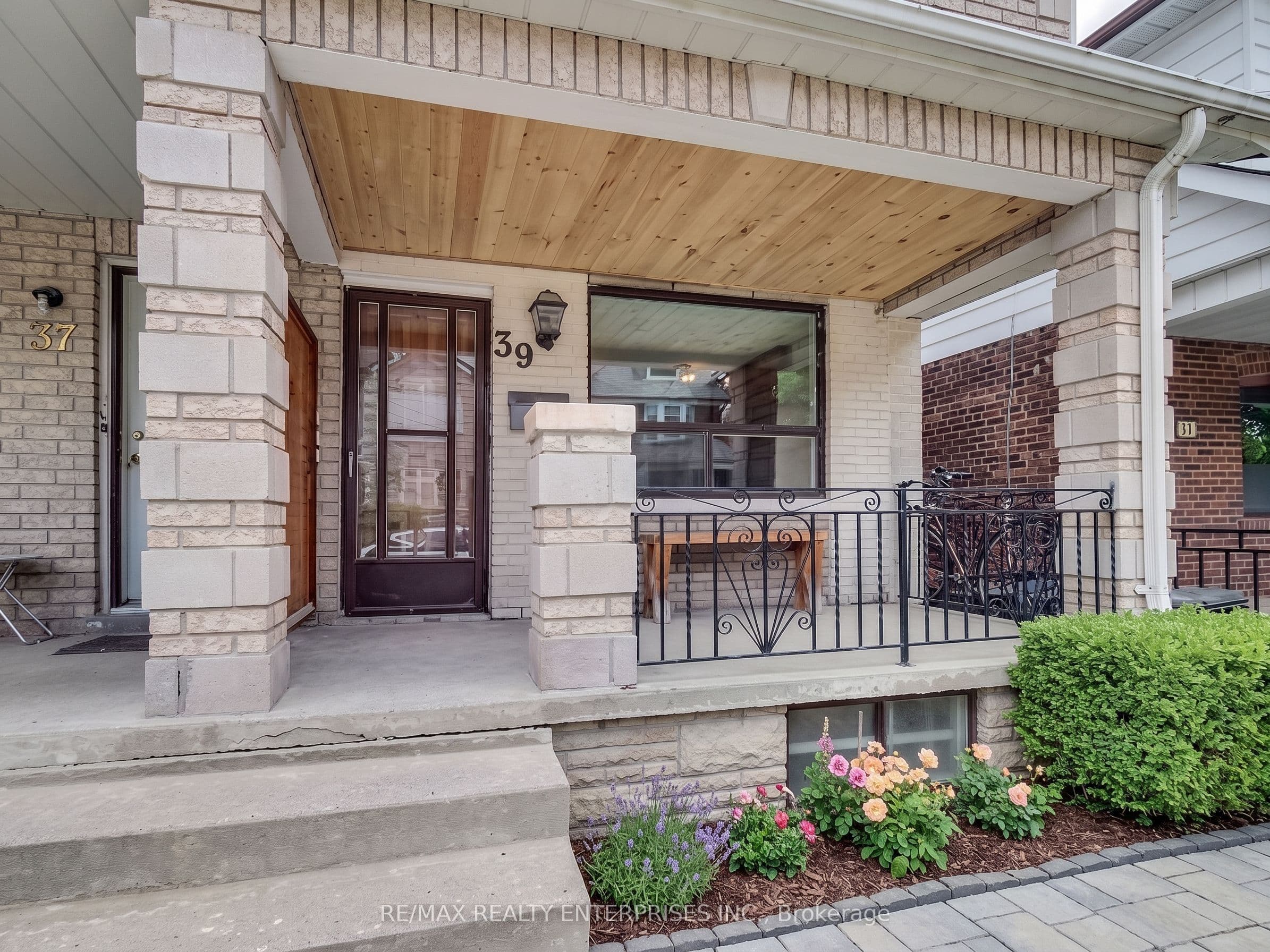 39 Pendrith Street, Toronto, ON M6G 1R6