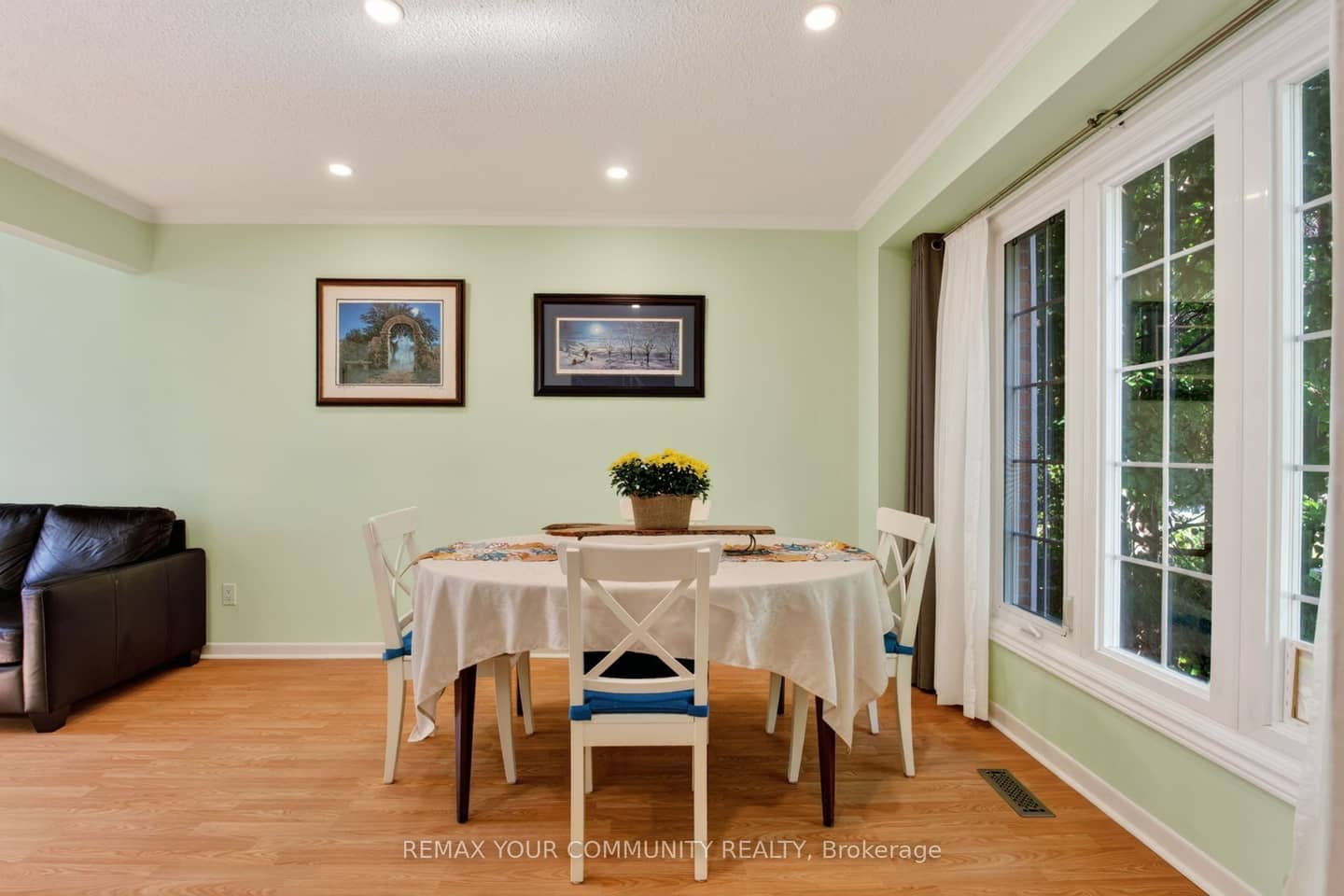 6 Standbridge Court, Toronto, ON M1B 2S5