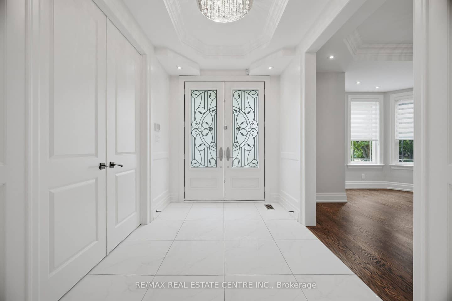 1496 Mansfield Drive, Oakville, ON L6H 1K4