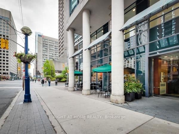 1121 Bay Street 1907, Toronto, ON M5S 3L9
