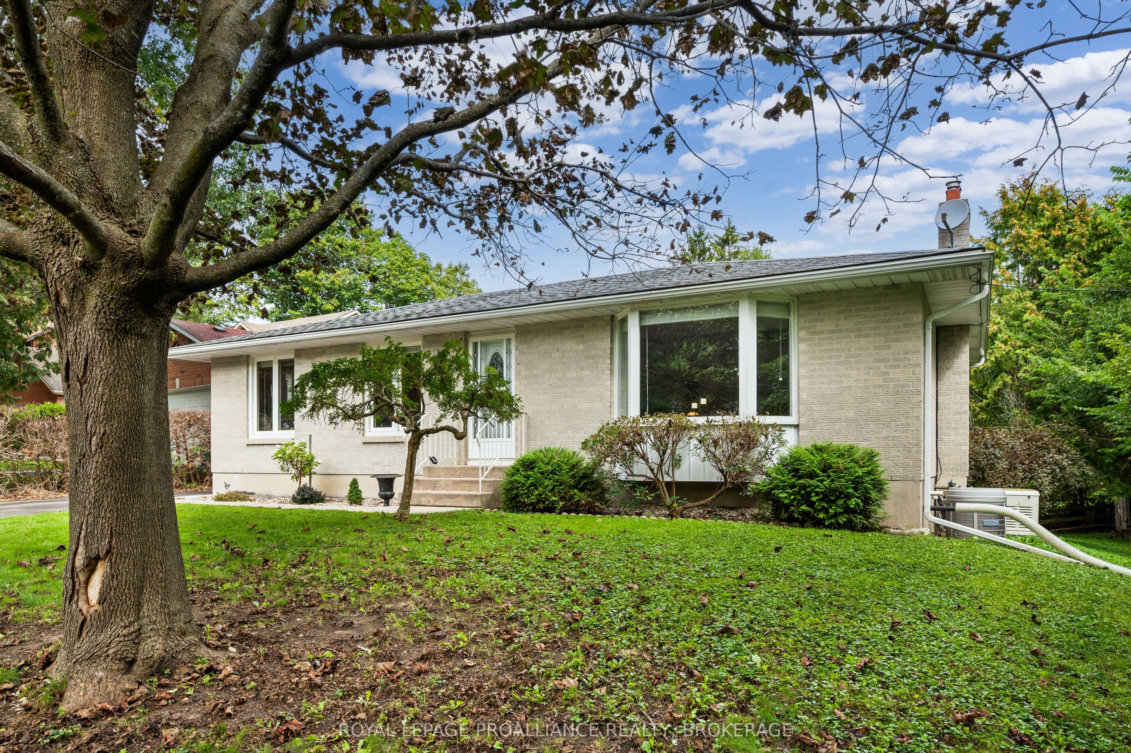 1212 Prince Charles Drive, Kingston, ON K7M 5K1