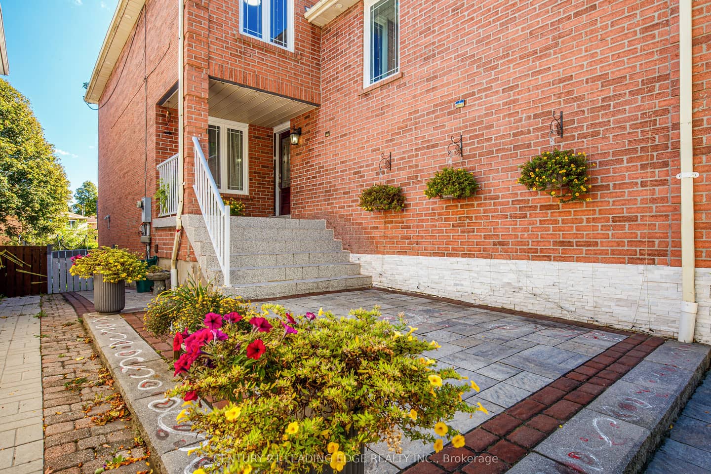 63 Daniels Crescent, Ajax, ON L1T 1X8