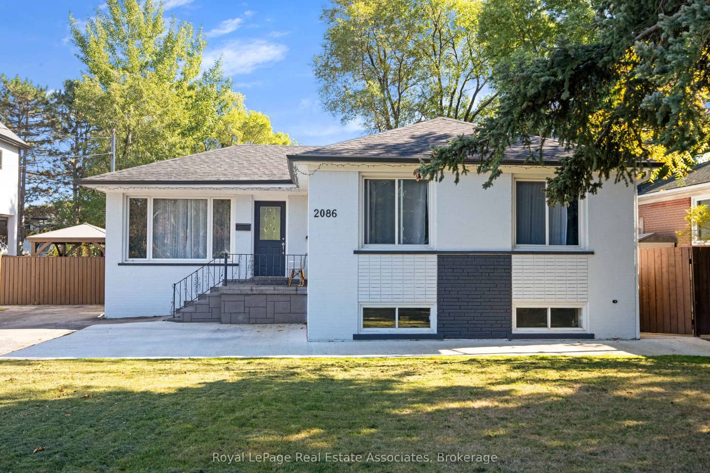2086 Bridge Road, Oakville, ON L6L 2E9