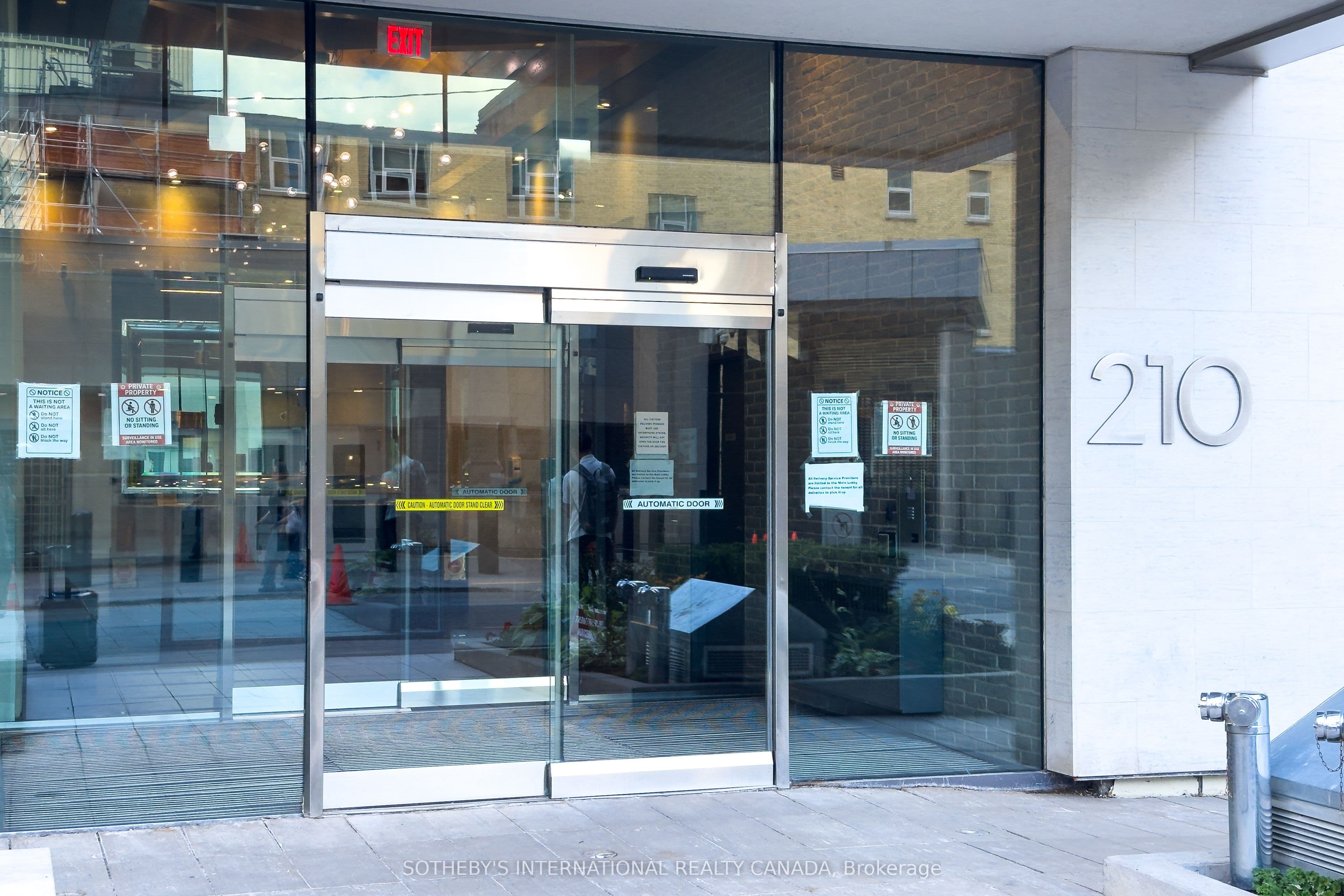 210 Simcoe Street 1913, Toronto, ON M5T 0A9