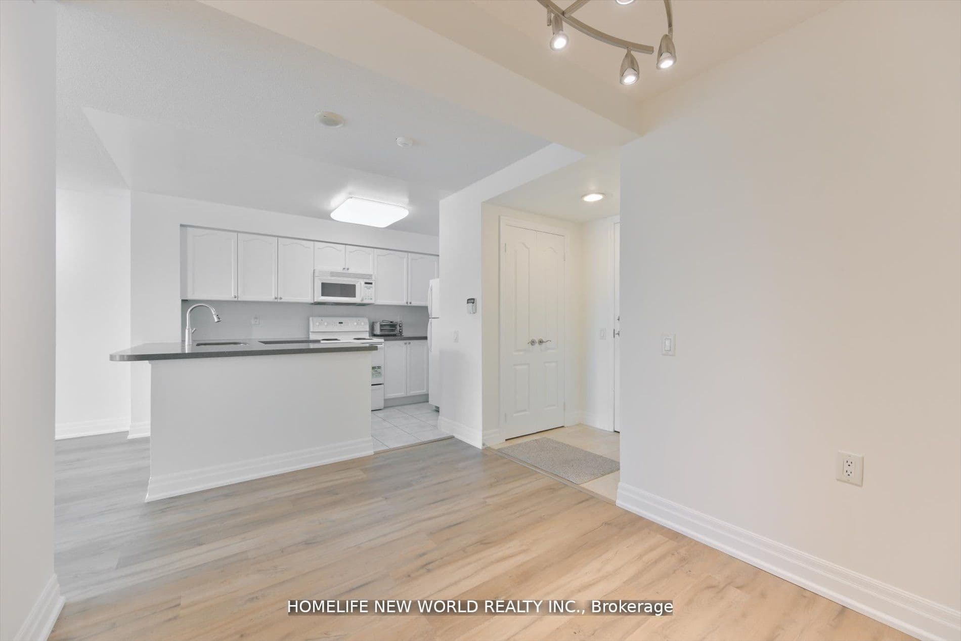 21 Hillcrest Avenue 607, Toronto, ON M2N 7K2