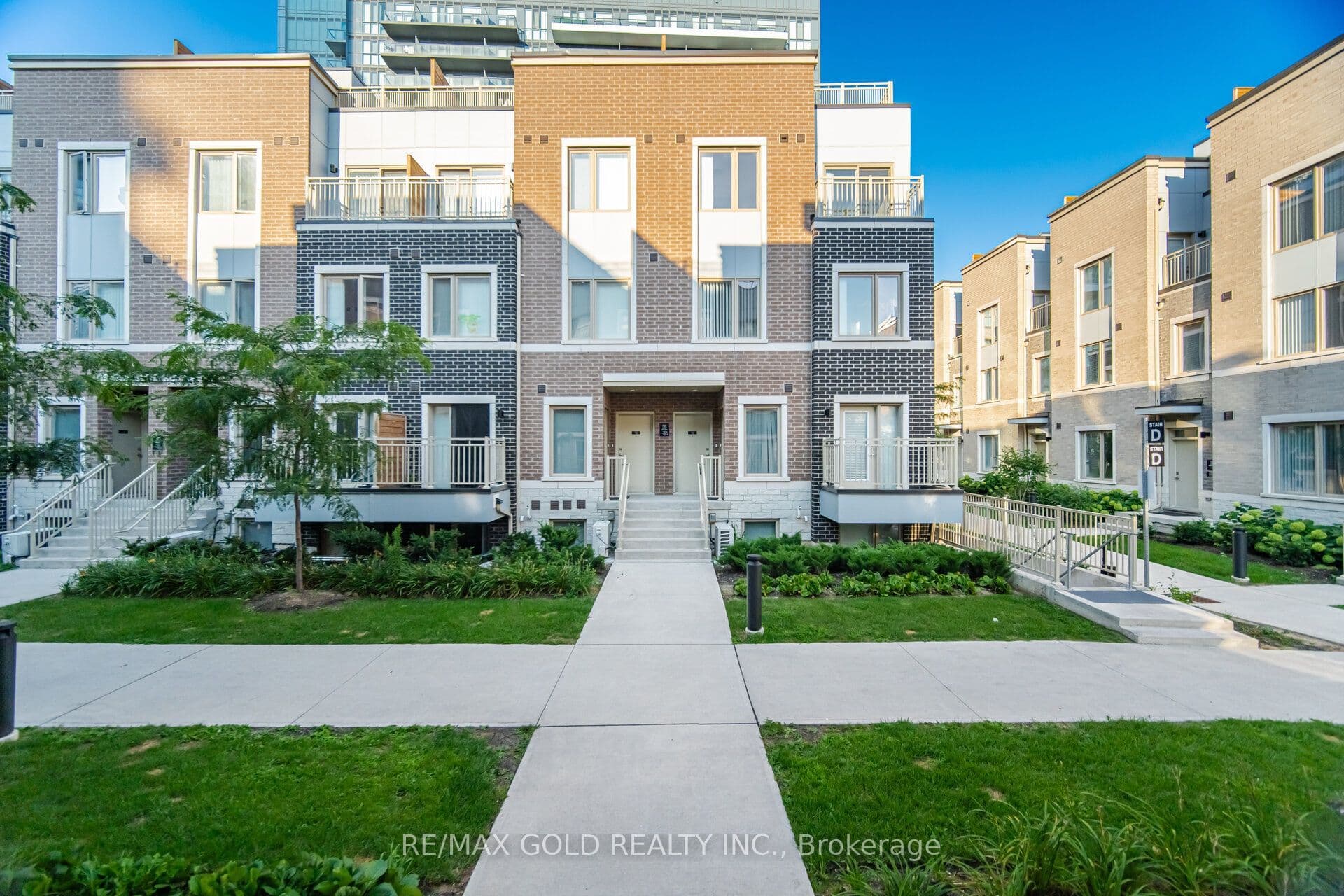39 Honeycrisp Crescent TH83, Vaughan, ON L4K 0N1