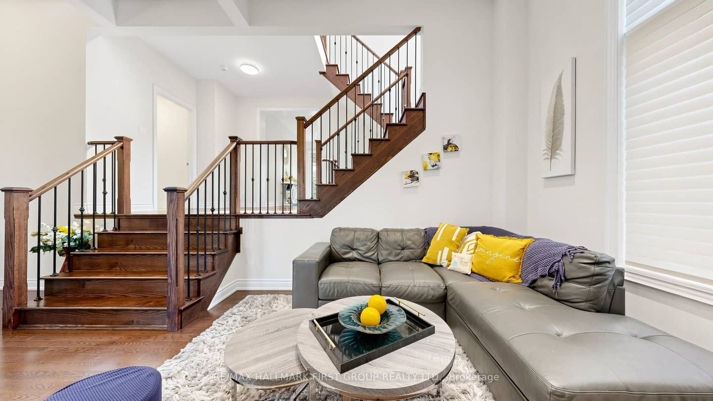 40 Hackett Street, East Gwillimbury, ON L9N 0P8