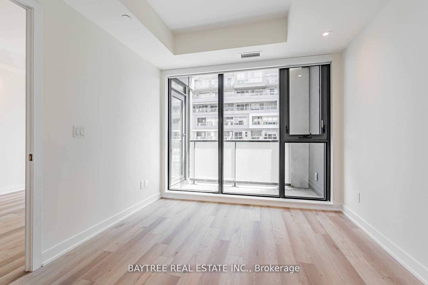 840 St Clair Avenue W 414, Toronto, ON M6C 1C1