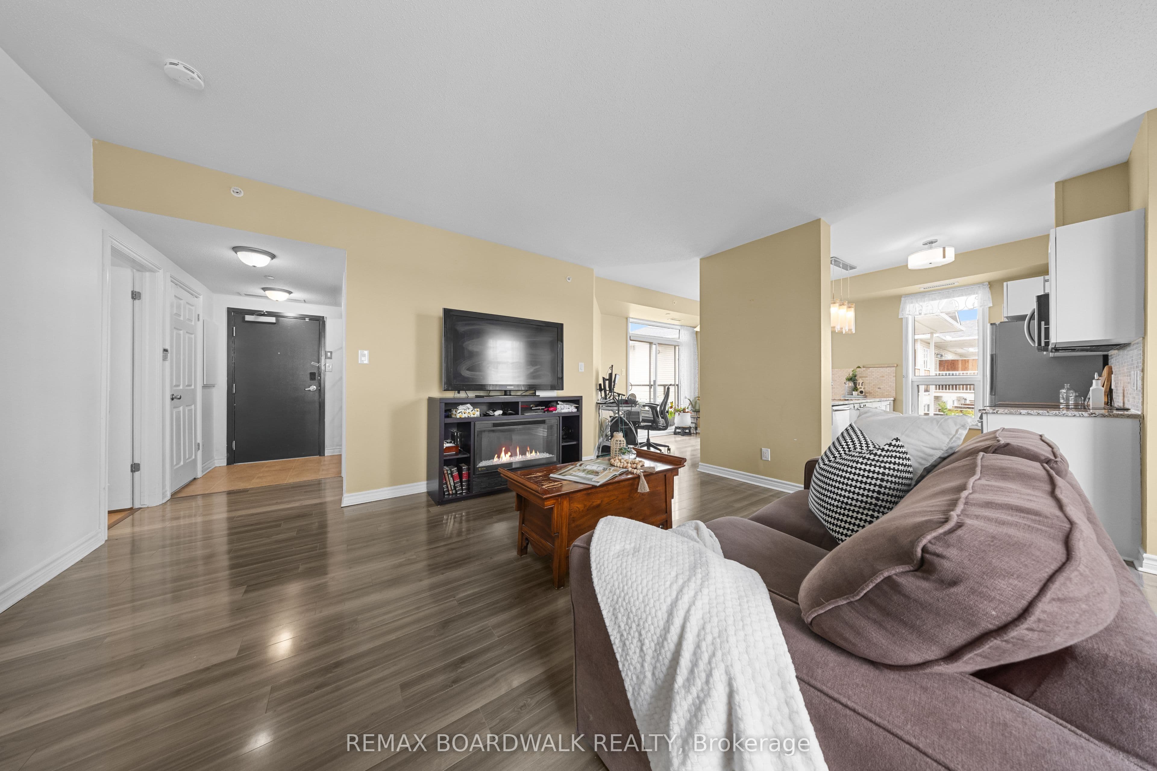 760 Chapman Mills Drive 302, Barrhaven, ON K2J 3V2