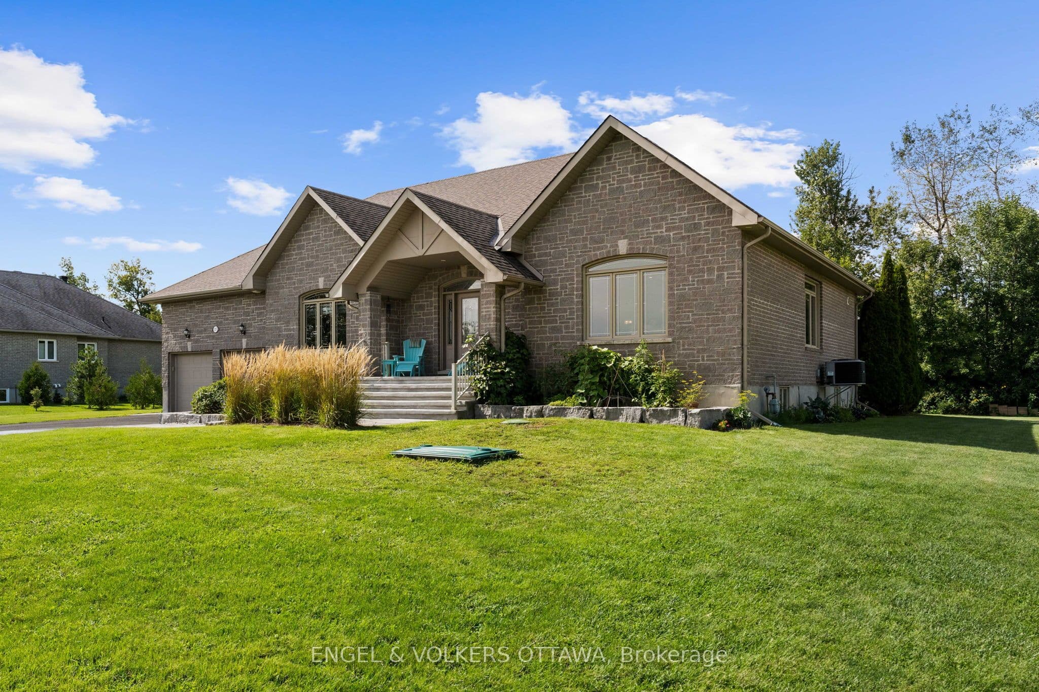 557 Tullamore Street, Blossom Park - Airport and Area, ON K1X 0A2