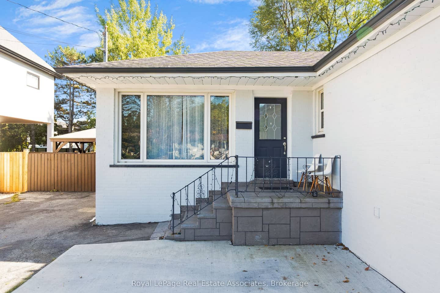 2086 Bridge Road, Oakville, ON L6L 2E9