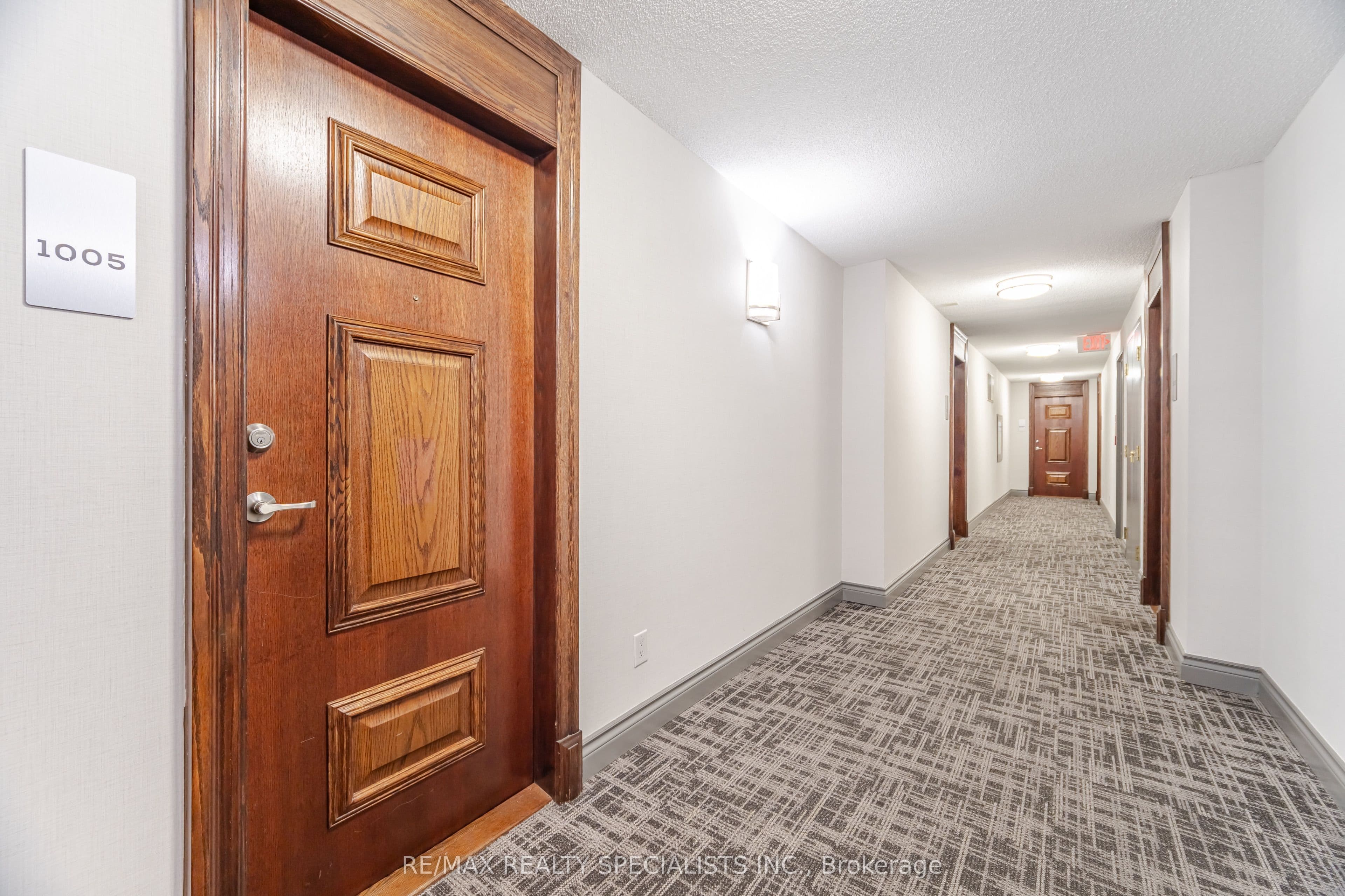 5 Michael Power Place 1005, Toronto, ON M9A 0A3