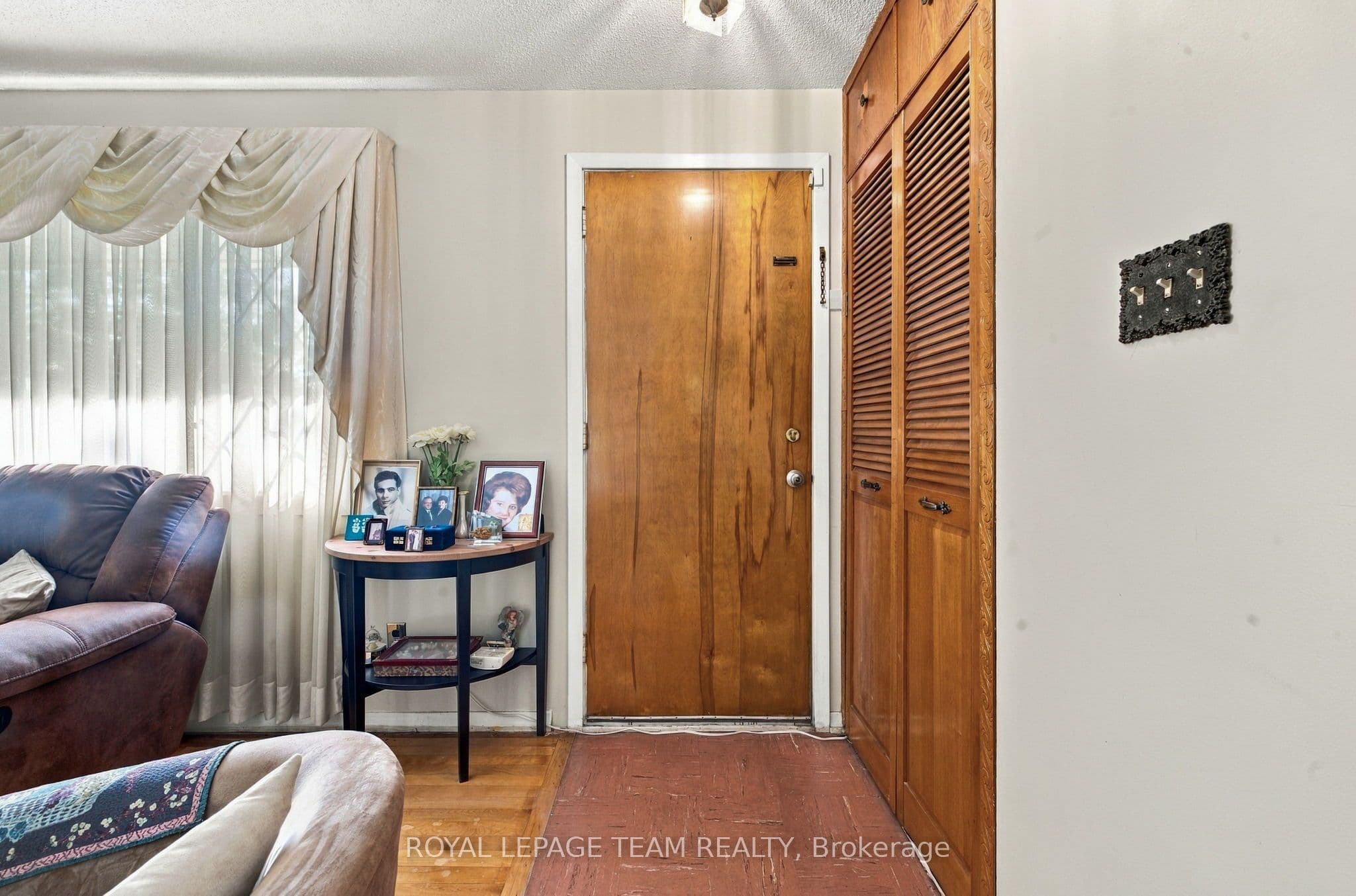 2587 Roman Avenue, Britannia Heights - Queensway Terrace N and Area, ON K2B 7Y1
