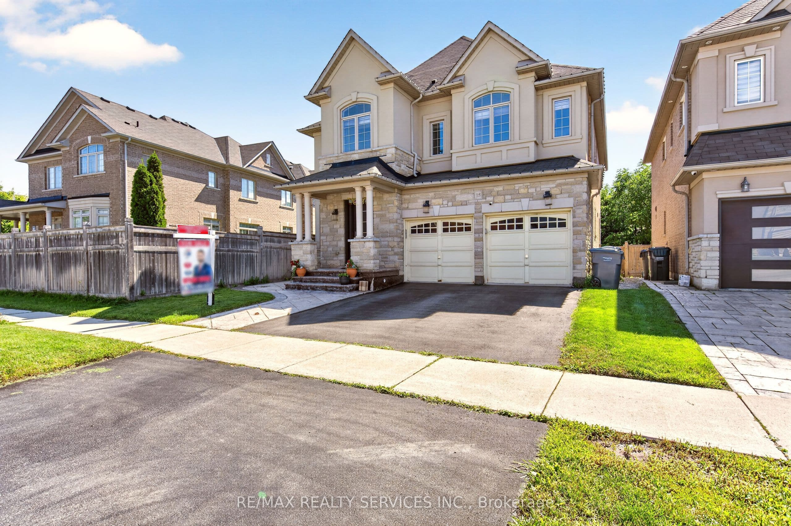 15 Bonnie Braes Drive, Brampton, ON L6Y 0X5
