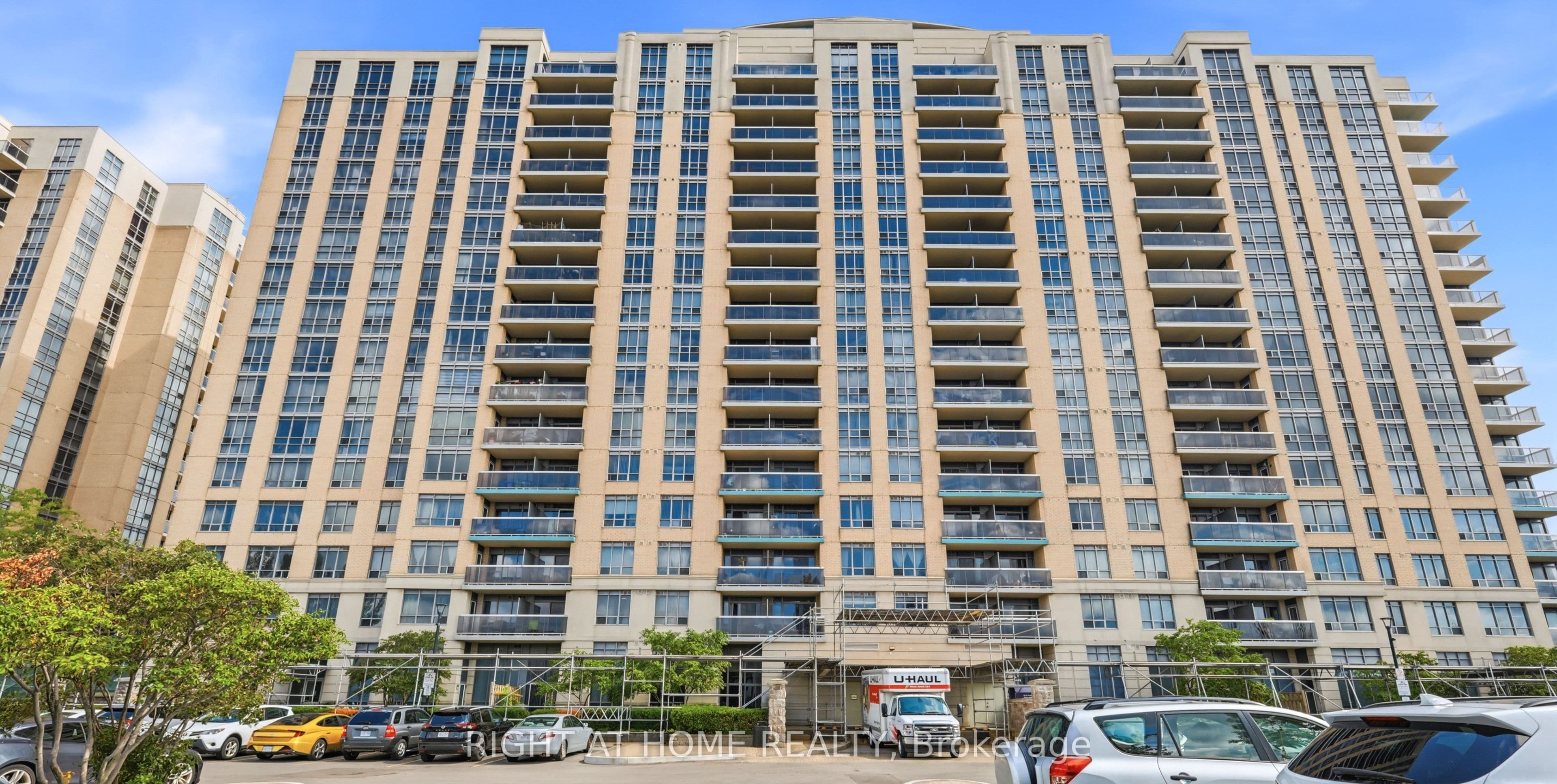 18 Mondeo Drive 727, Toronto, ON M1P 5C8