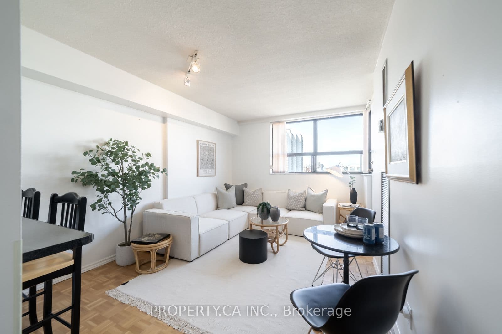 80 St Patrick Street 914, Toronto, ON M5T 2X6