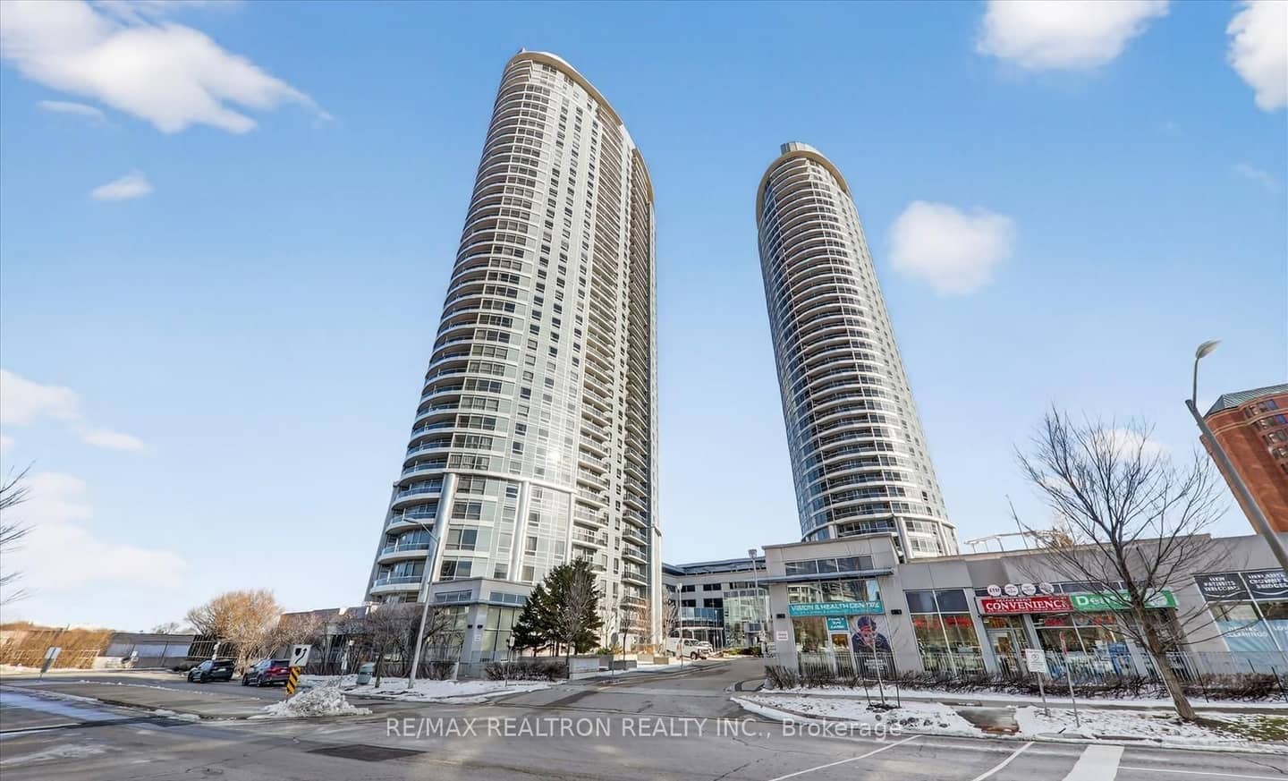 135 Village Green Square 2319, Toronto, ON M1S 0G4