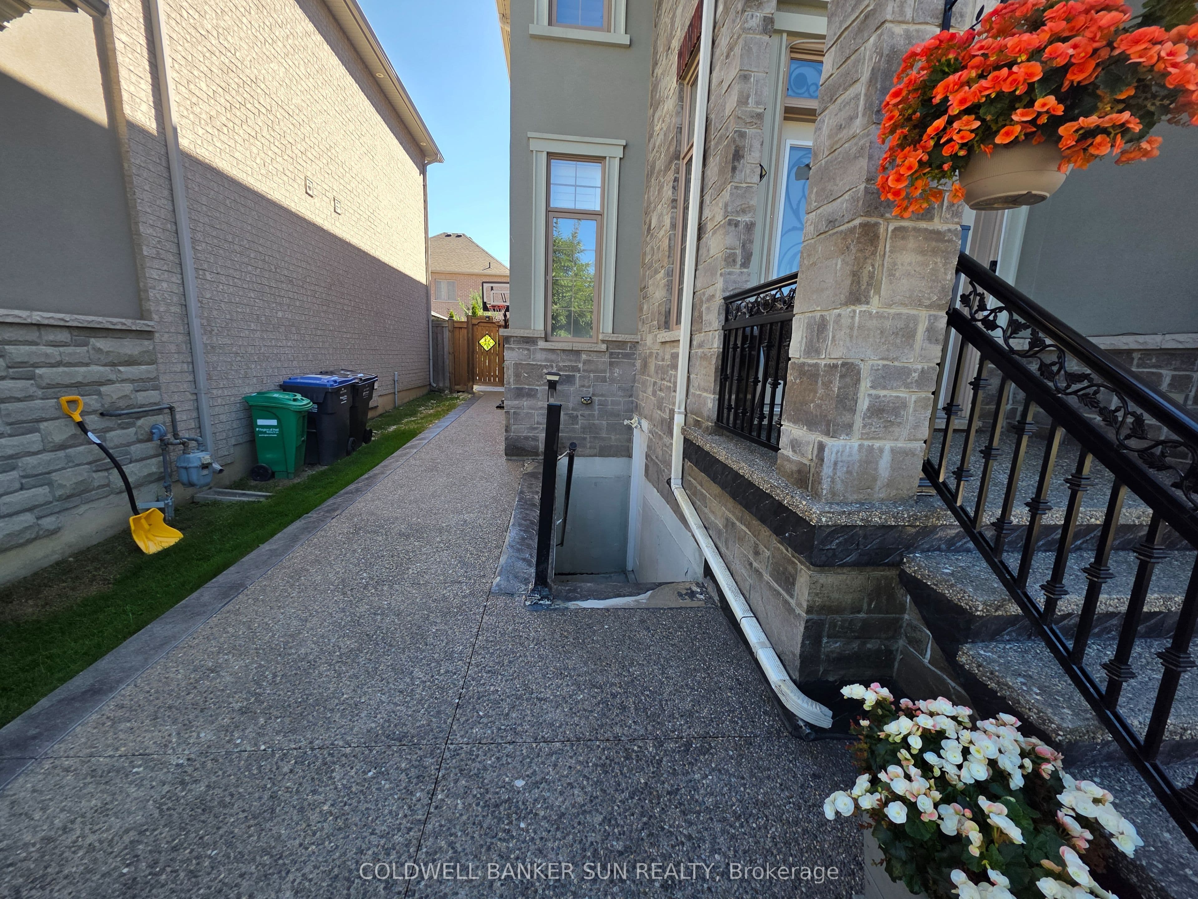 76 Cedarholme Avenue, Caledon, ON L7C 3S9