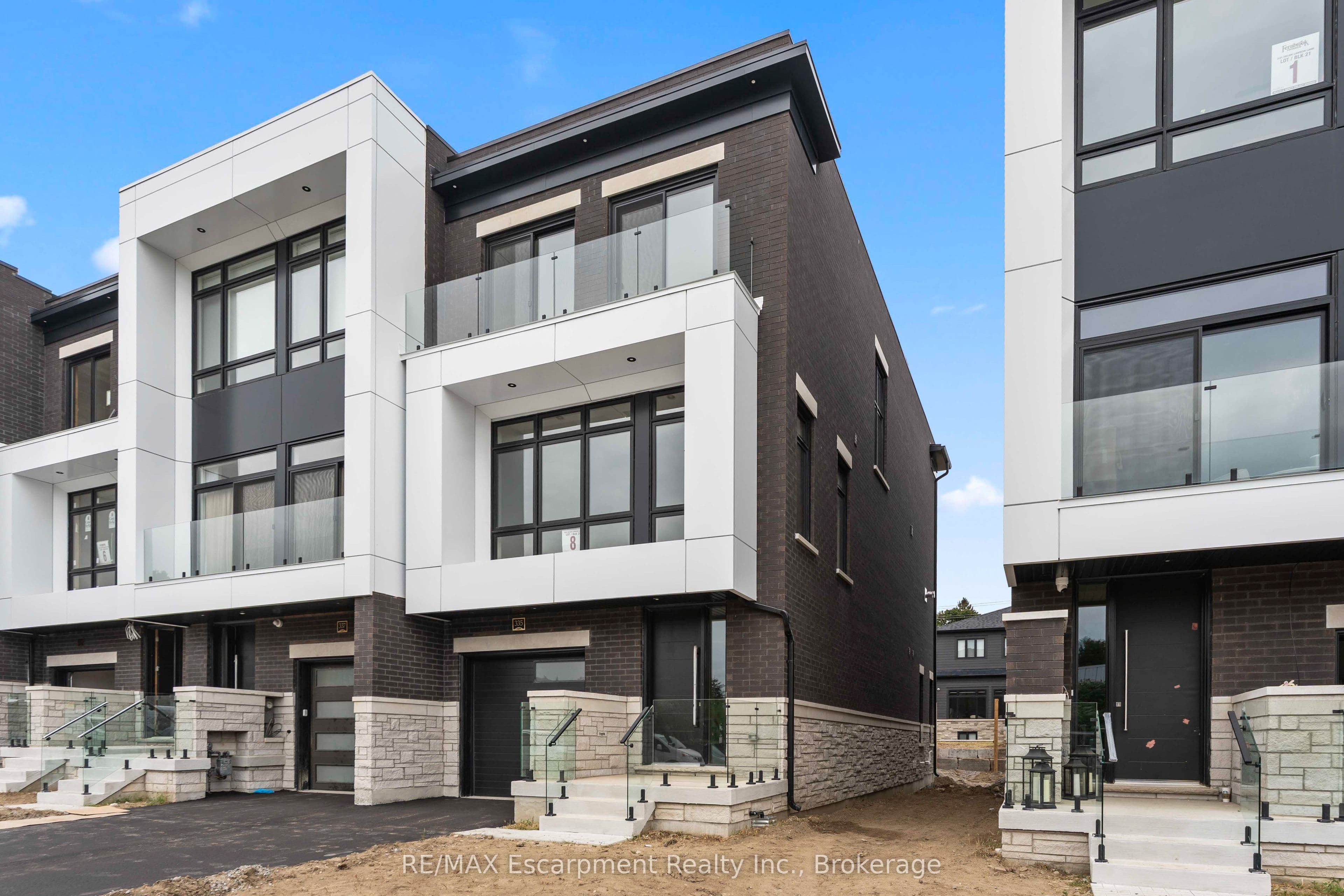 335 Helen Lawson Lane, Oakville, ON L6J 0G3