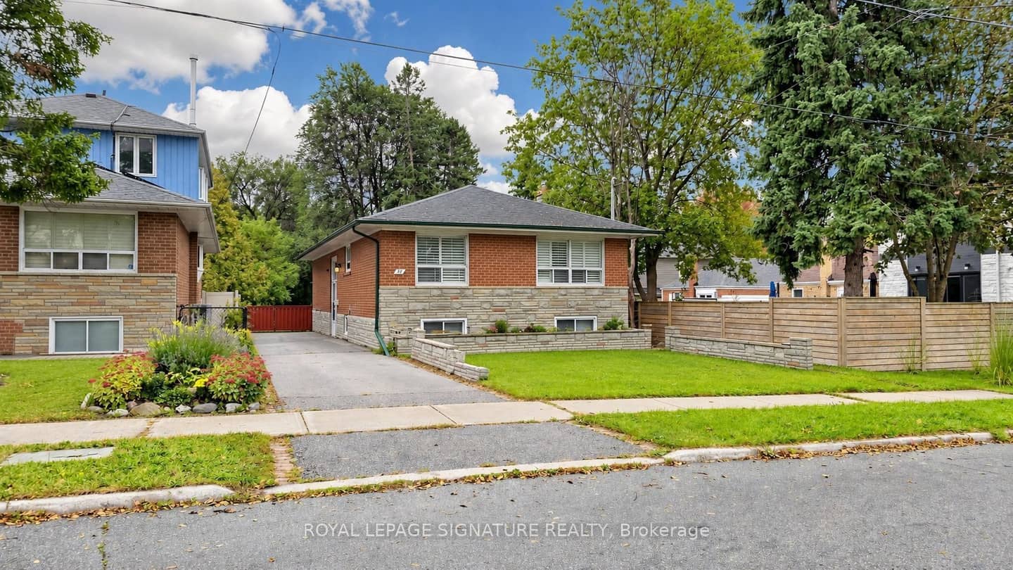 35 Florens Avenue, Toronto, ON M1L 1R7