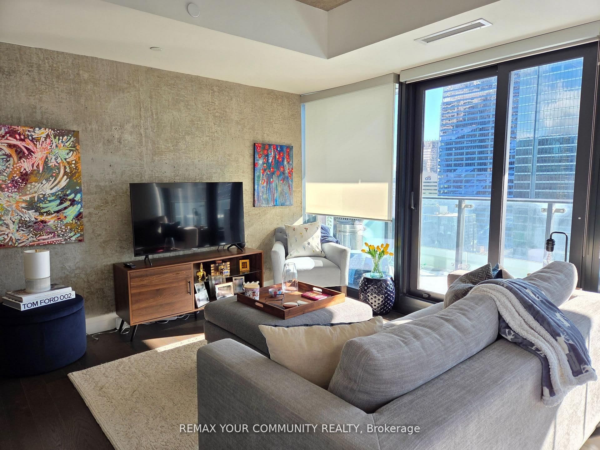 224 King Street W 2107, Toronto, ON M5V 1H8