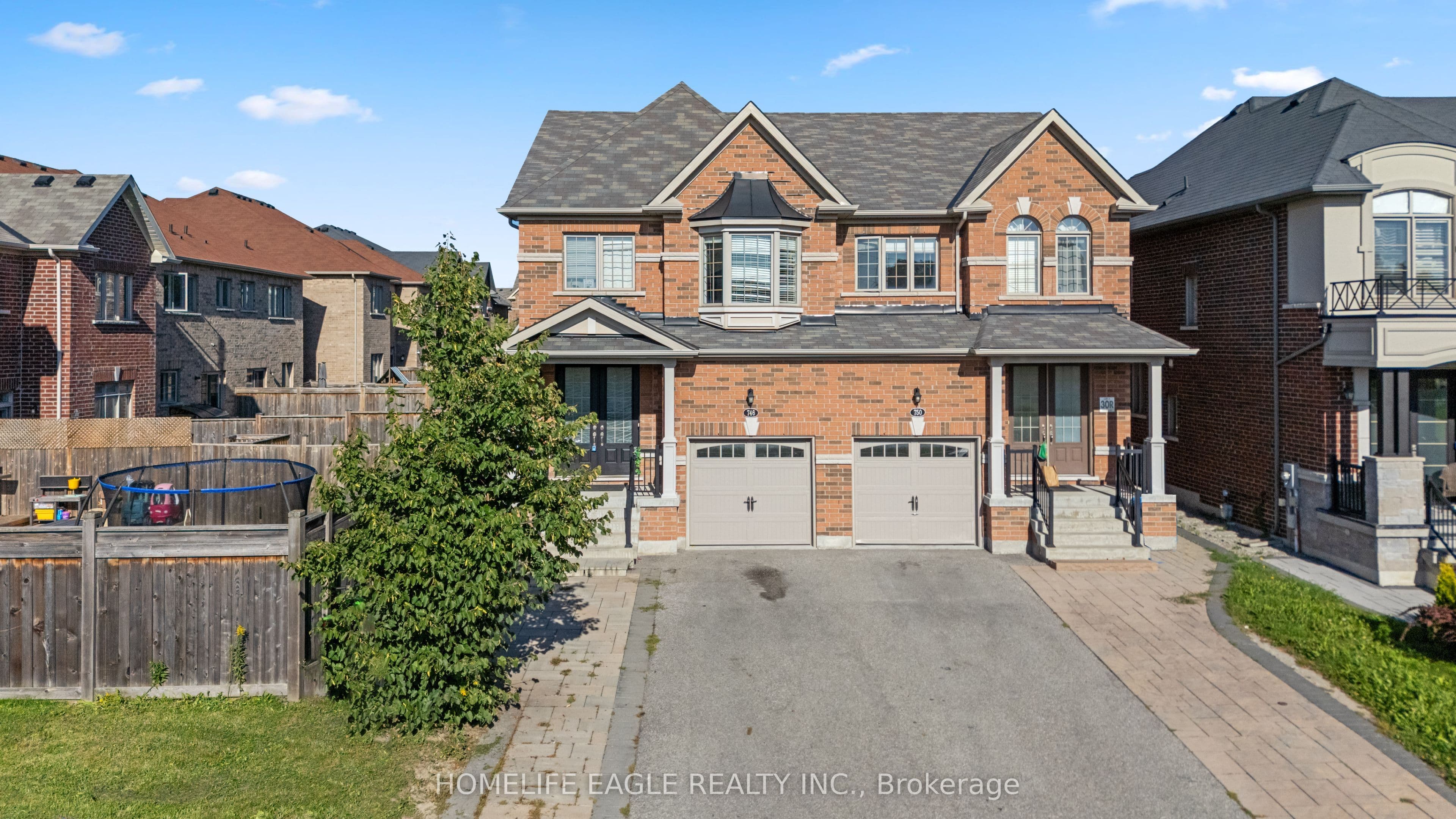 746 Yarfield Crescent, Newmarket, ON L3X 0H4