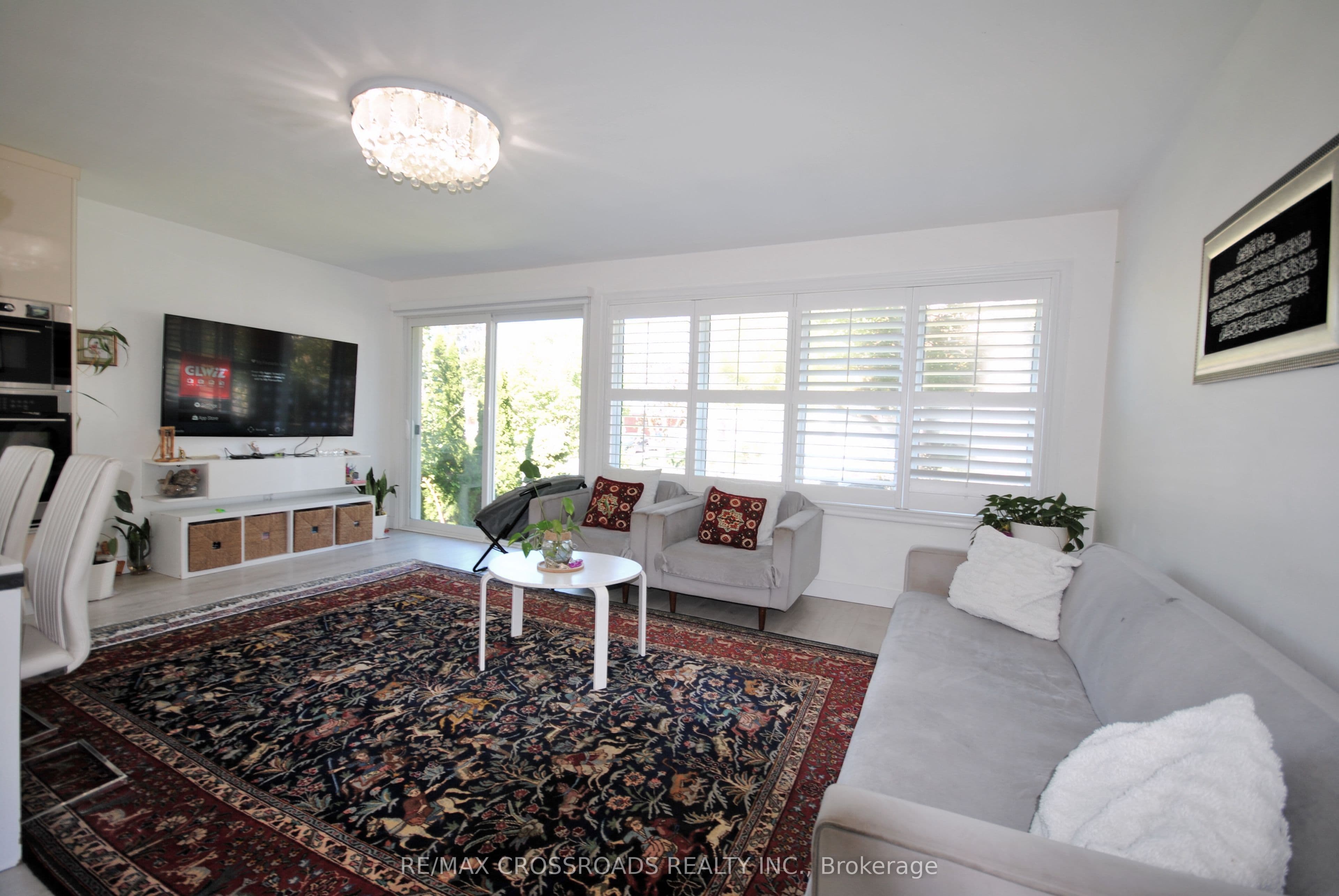 25 Arbutus Crescent, Toronto, ON M1P 1W8