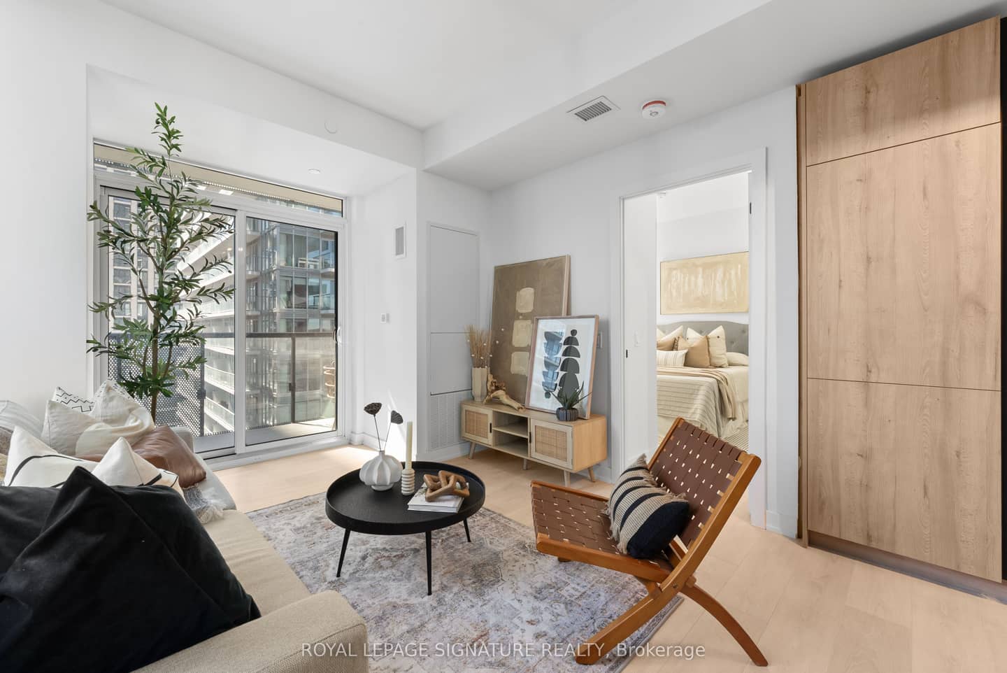 117 Broadway Avenue 2502, Toronto, ON M4P 1V3