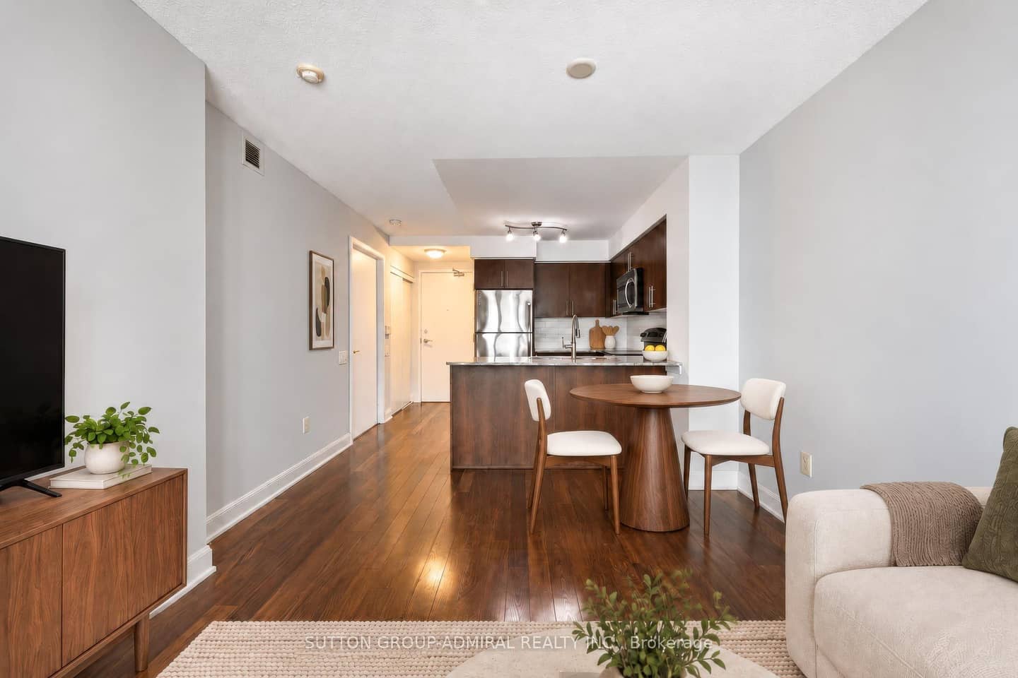 2191 Yonge Street 3210, Toronto, ON M4S 3H8