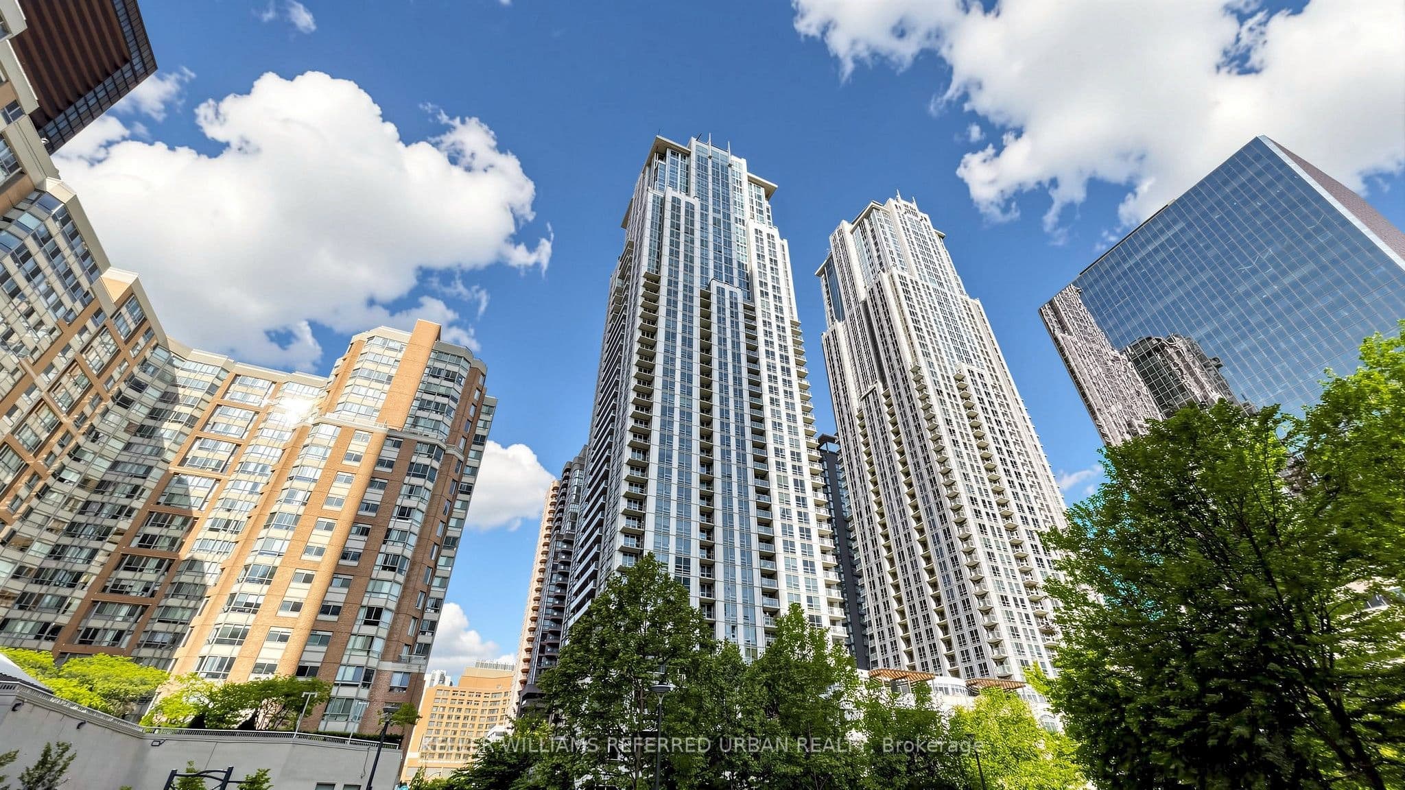 761 Bay Street 2205, Toronto, ON M5G 2R2