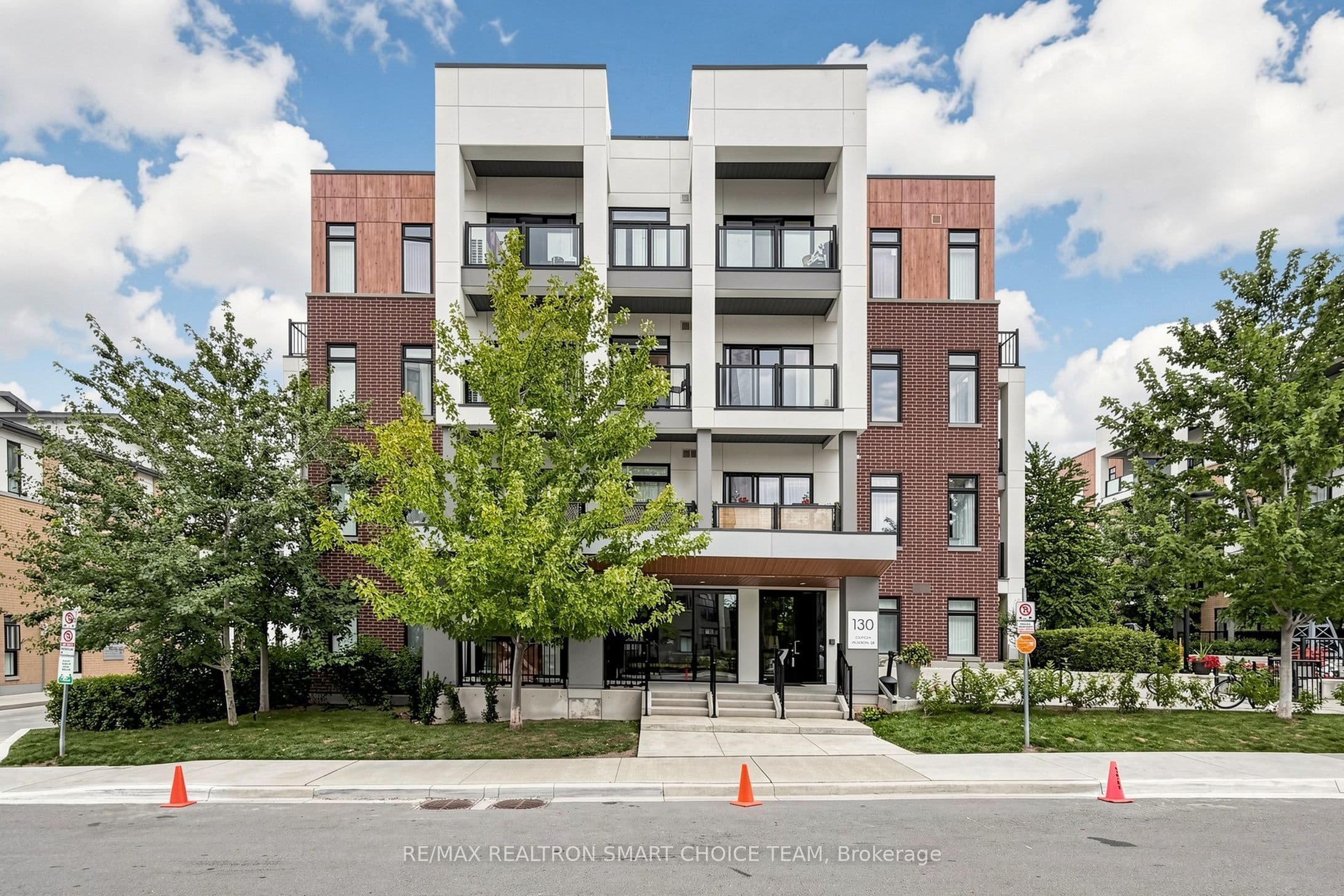 130 Canon Jackson Drive 108, Toronto, ON M5M 0B7