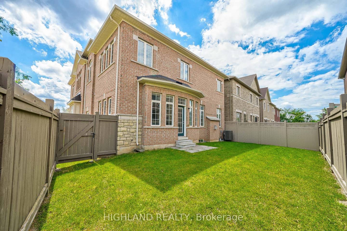 425 Threshing Mill Boulevard, Oakville, ON L6H 0T4