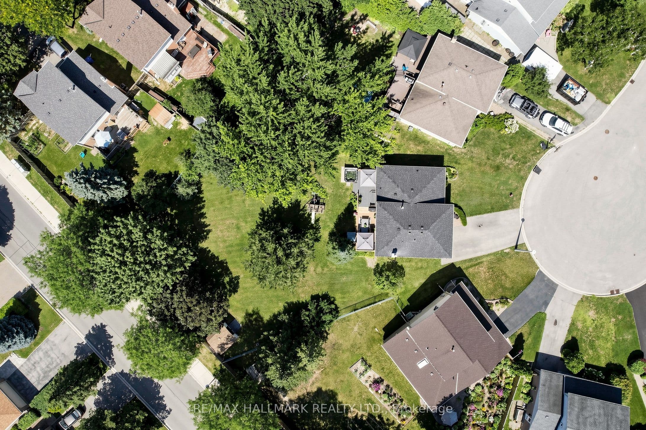 20 Oak Court, Aurora, ON L4G 3J6