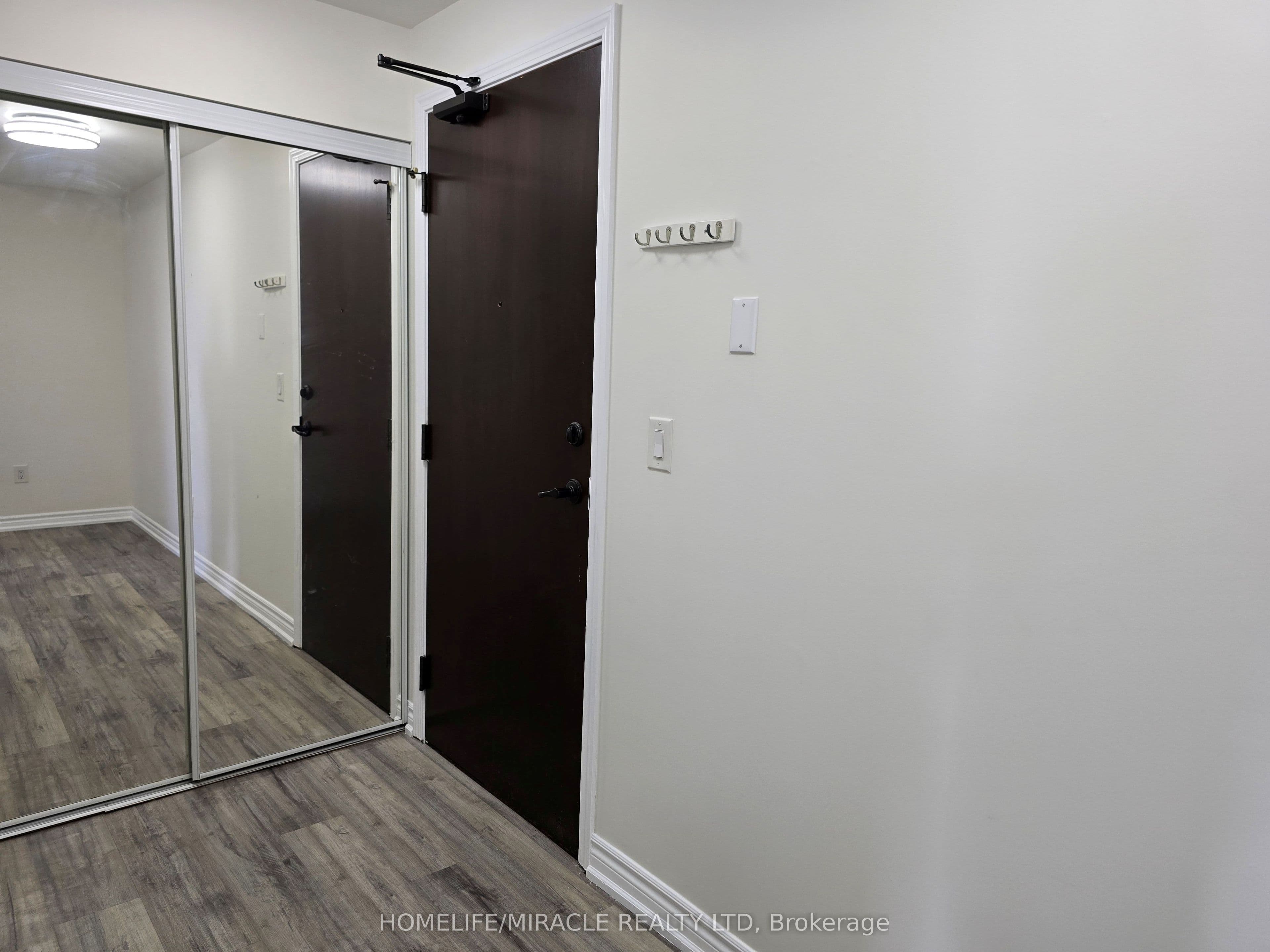 385 Prince Of Wales Drive 1002, Mississauga, ON L5B 0C6