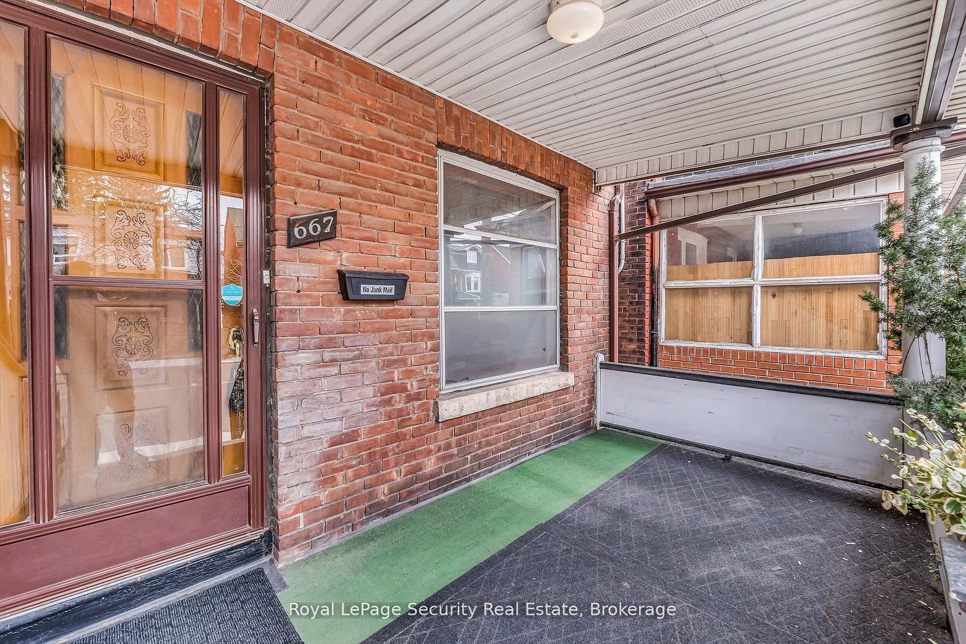 667 Ossington Avenue, Toronto, ON M6G 3T6
